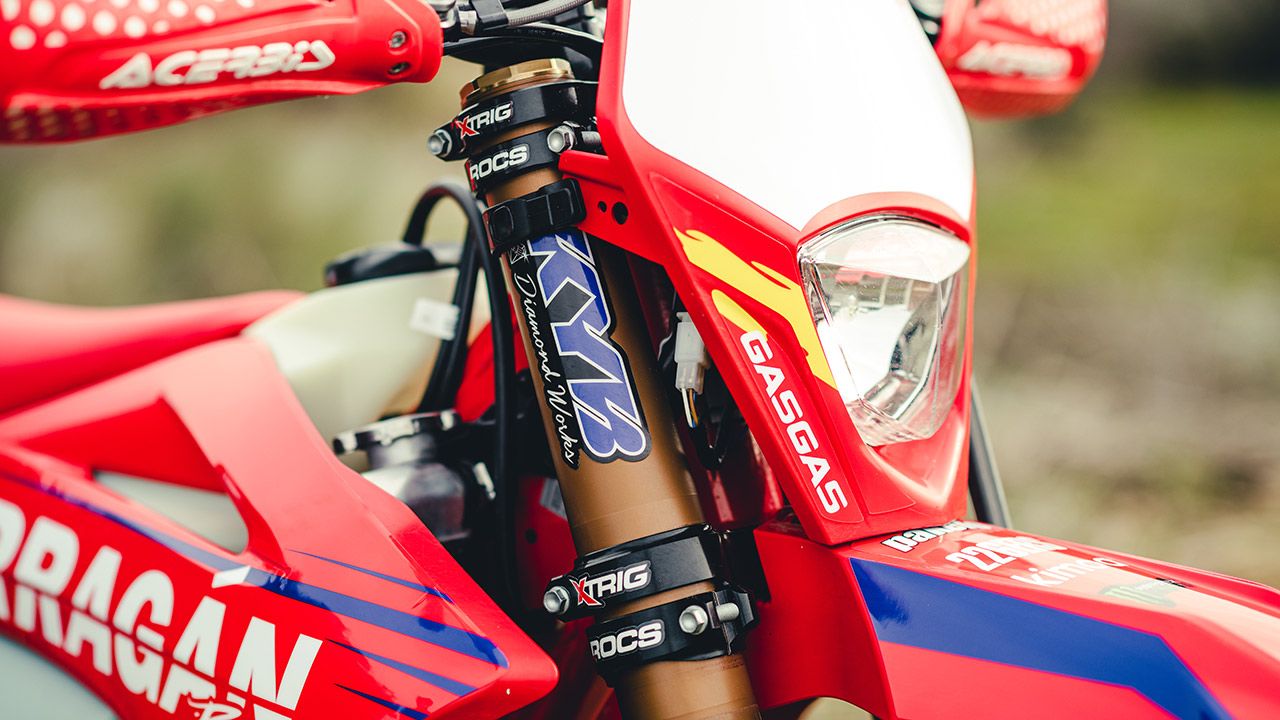 Test suspensiones de enduro "mezcla exótica": amortiguador Sölva y horquilla Kayaba
