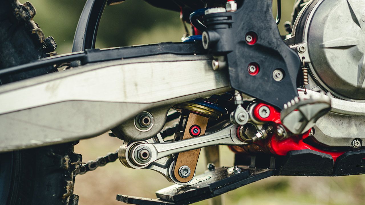 Test suspensiones de enduro "mezcla exótica": amortiguador Sölva y horquilla Kayaba