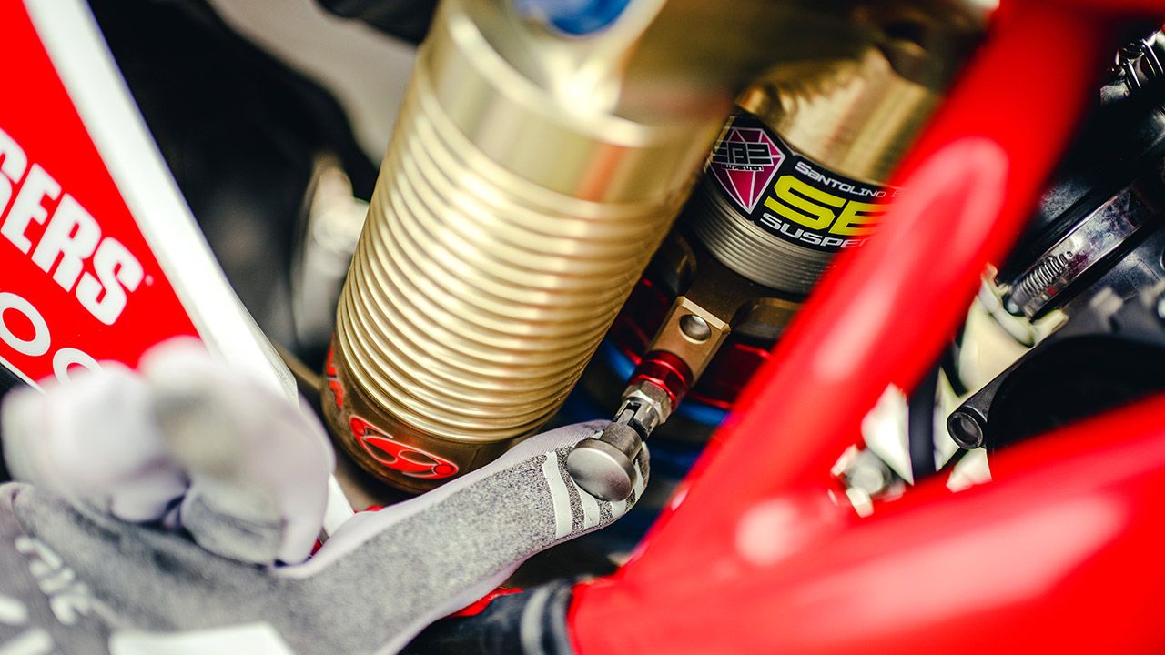 Test suspensiones de enduro "mezcla exótica": amortiguador Sölva y horquilla Kayaba