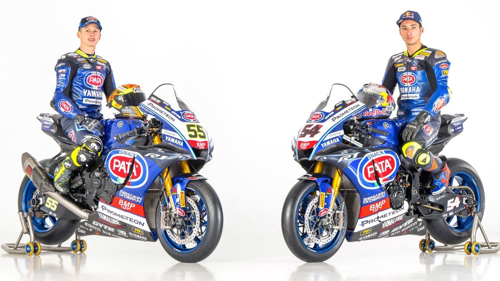 Andrea Locatelli y Toprak Razgatlioglu sobre las Yamaha YZF R1 del Pata Yamaha Prometeon para WSBK 2023