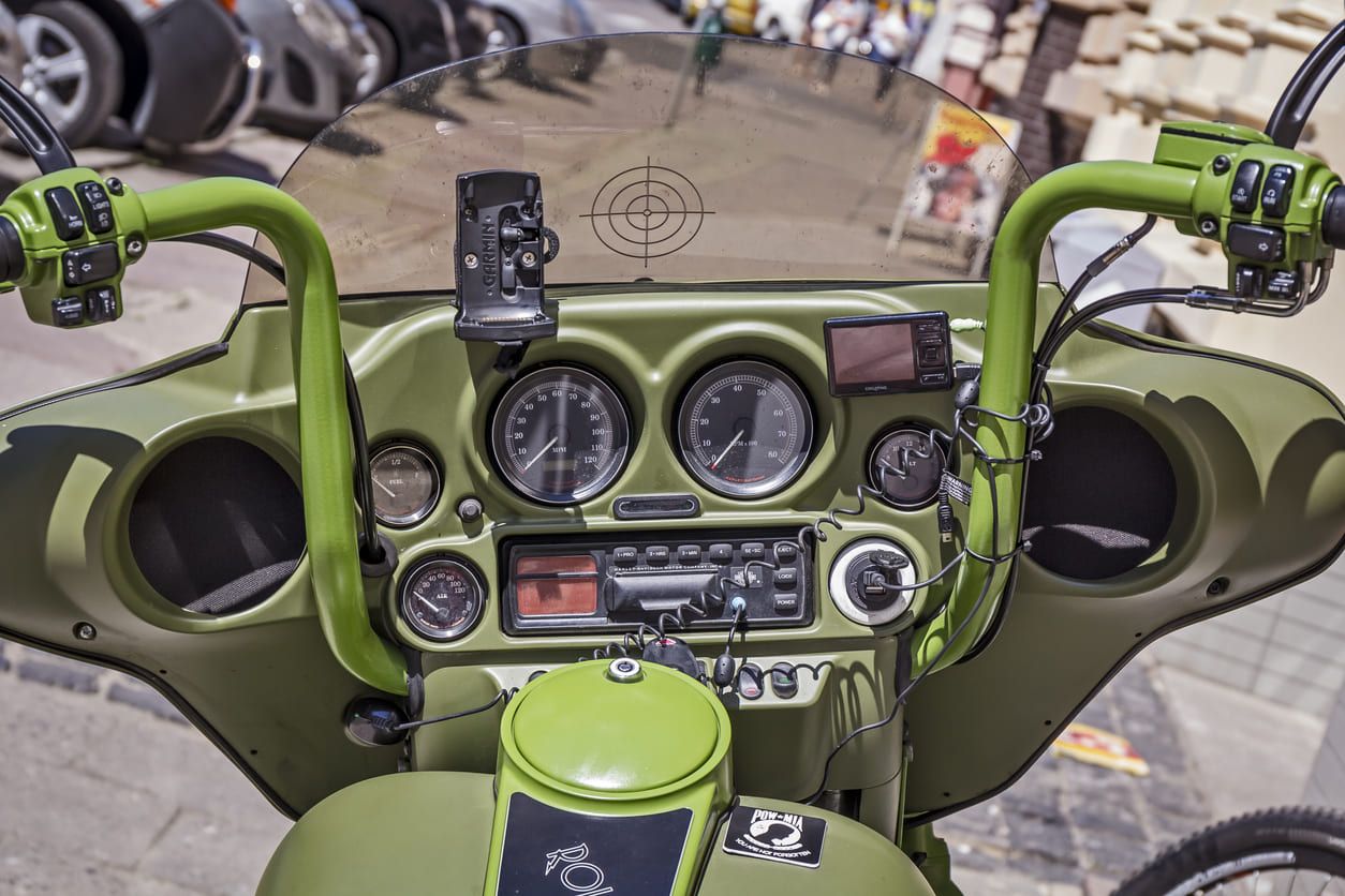Cómo instalar radio en la moto