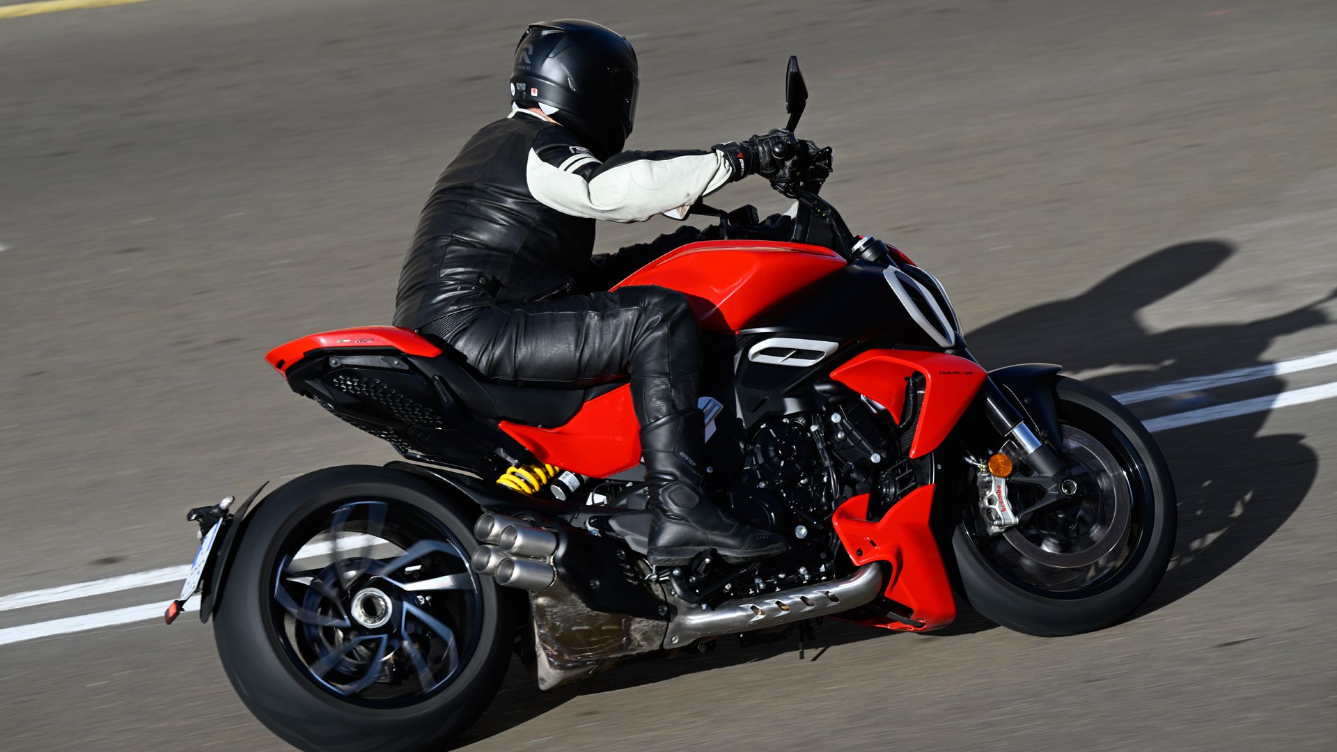 Ducati Diavel V4 2023 Accion Web (1)
