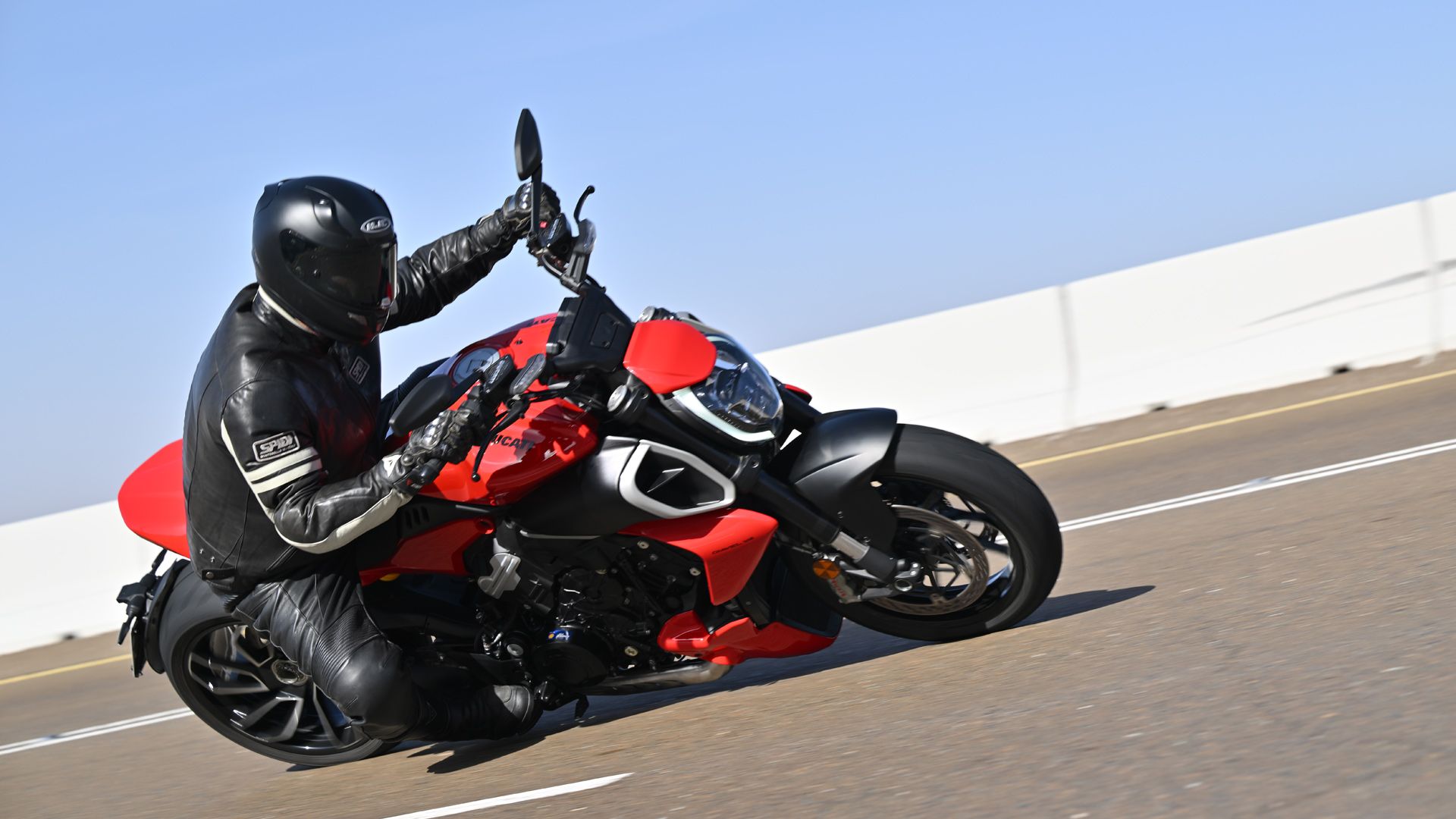 Ducati Diavel V4 2023 Accion Web (8)