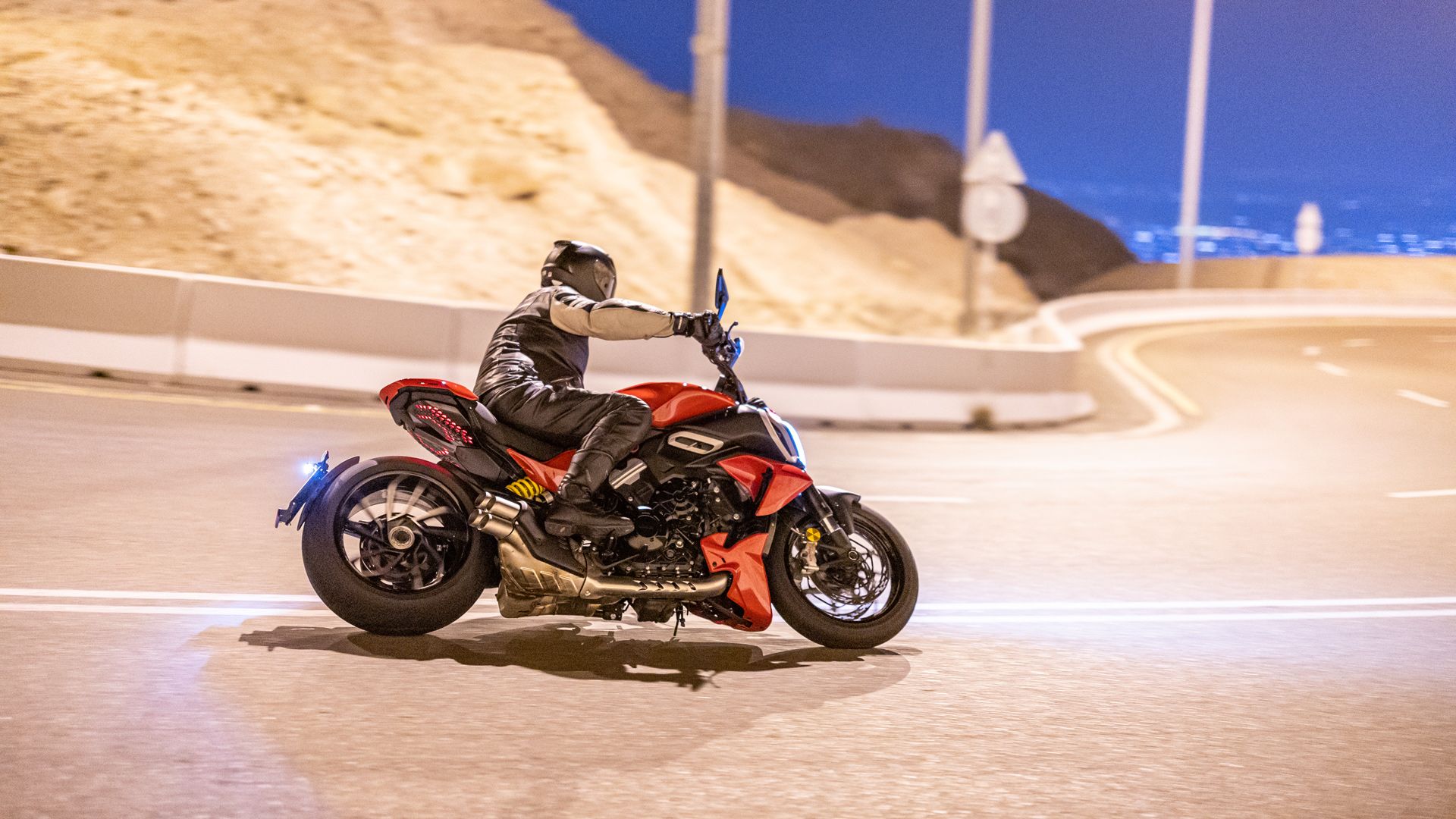 Ducati Diavel V4 2023 Accion Web (9)