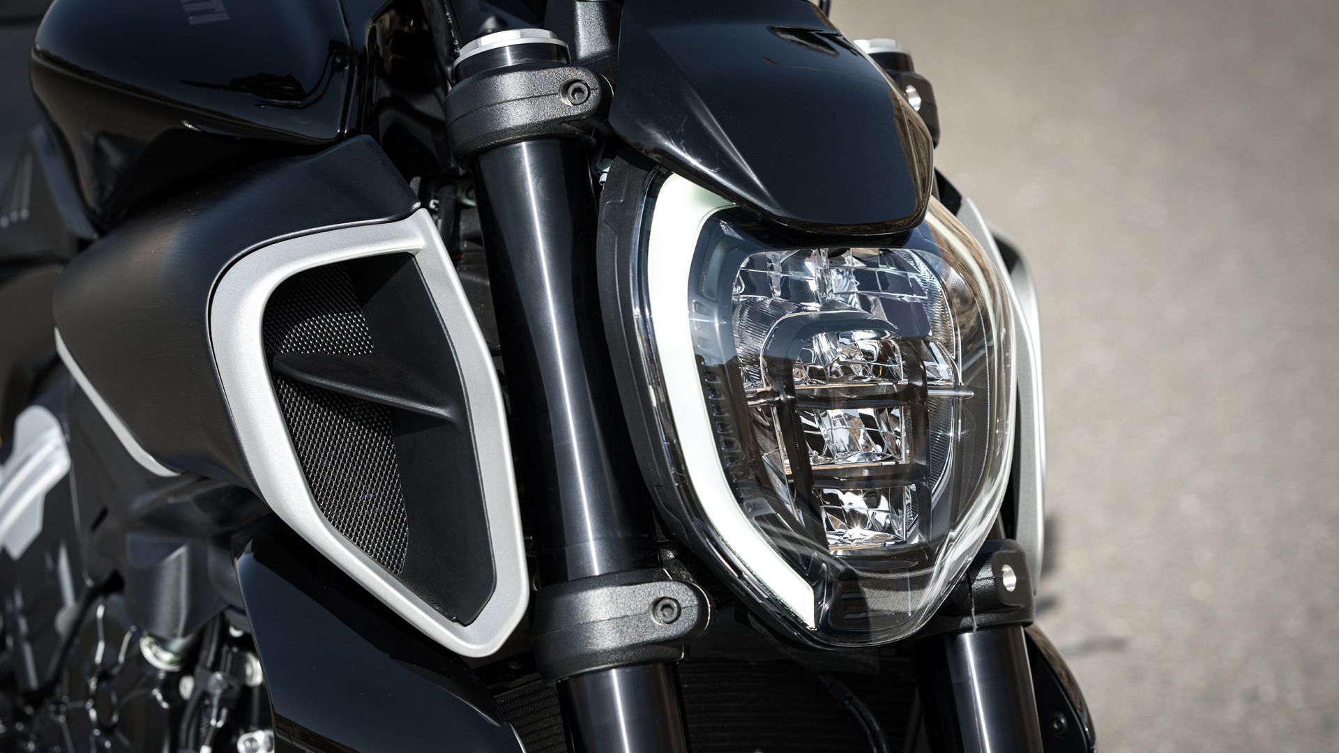 Ducati Diavel v4 2023 Detalles Web (1)