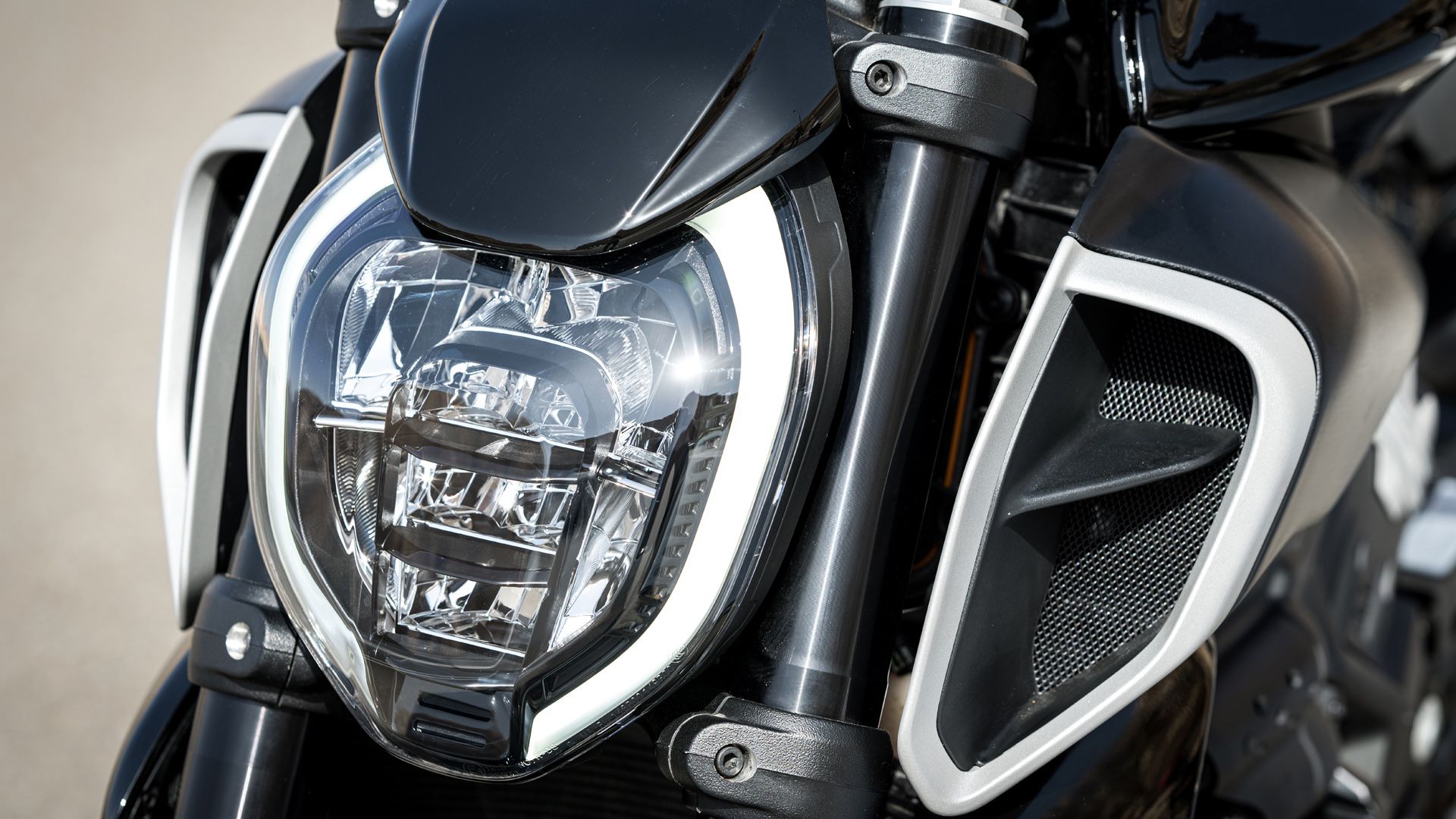 Ducati Diavel v4 2023 Detalles Web (8)