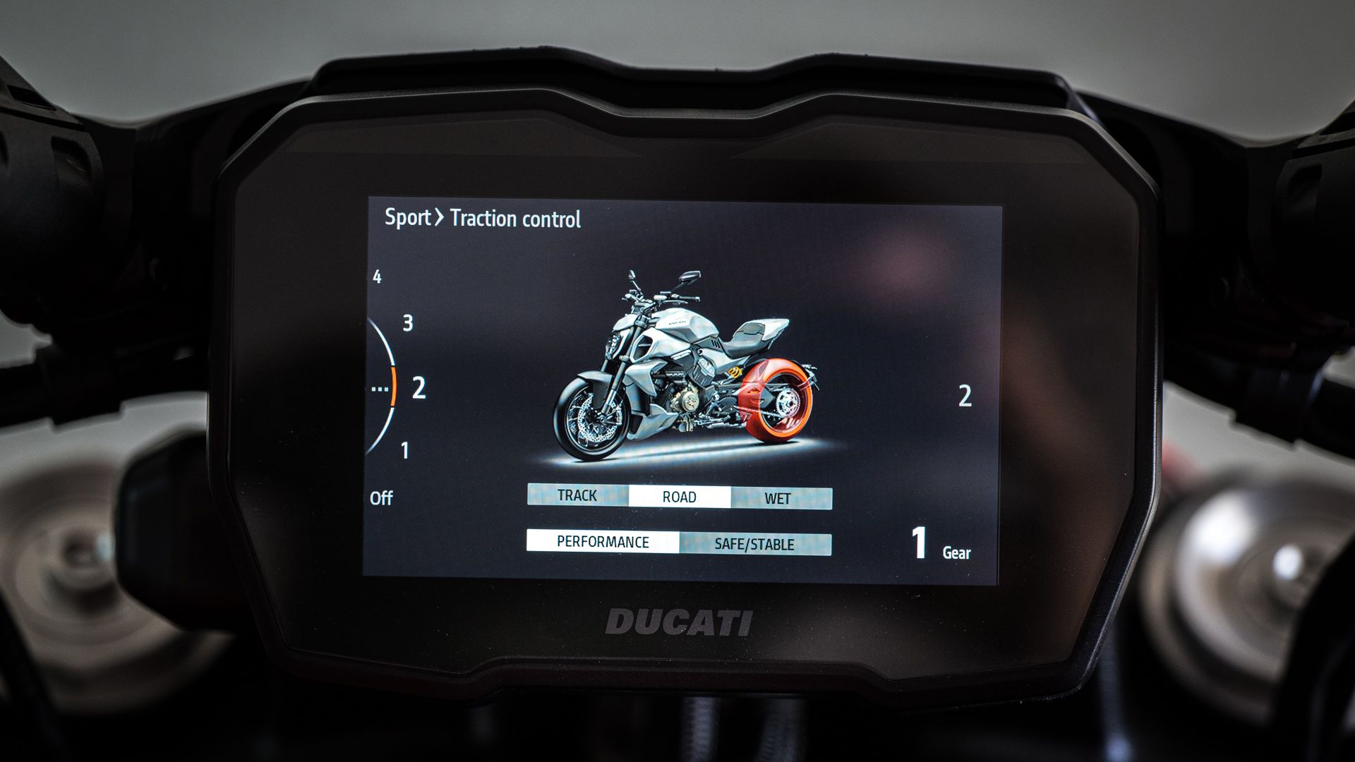Ducati Diavel v4 2023 Detalles Web (10)