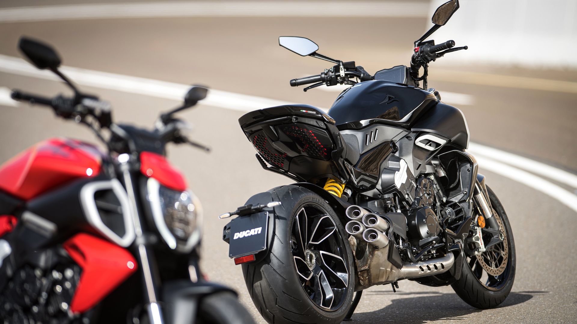 Ducati Diavel V4 2023 Estatica (3)