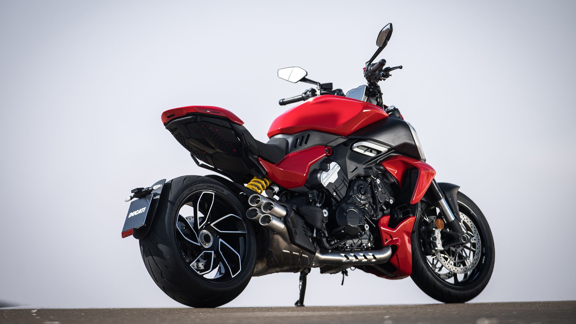 Ducati Diavel V4 2023 Estatica (5)