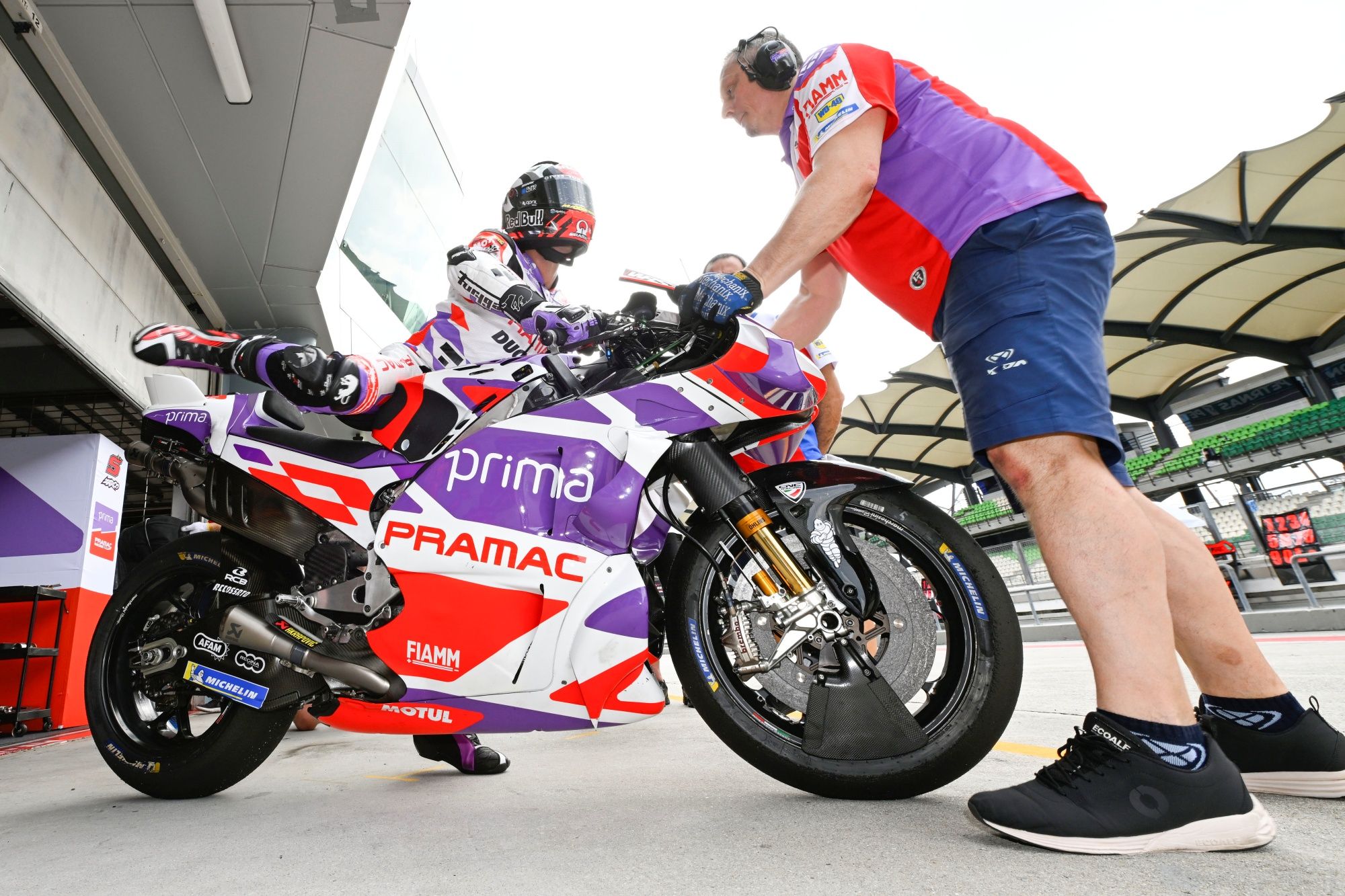 Ducati Desmosedici MotoGP 2023 detalles test Sepang 05