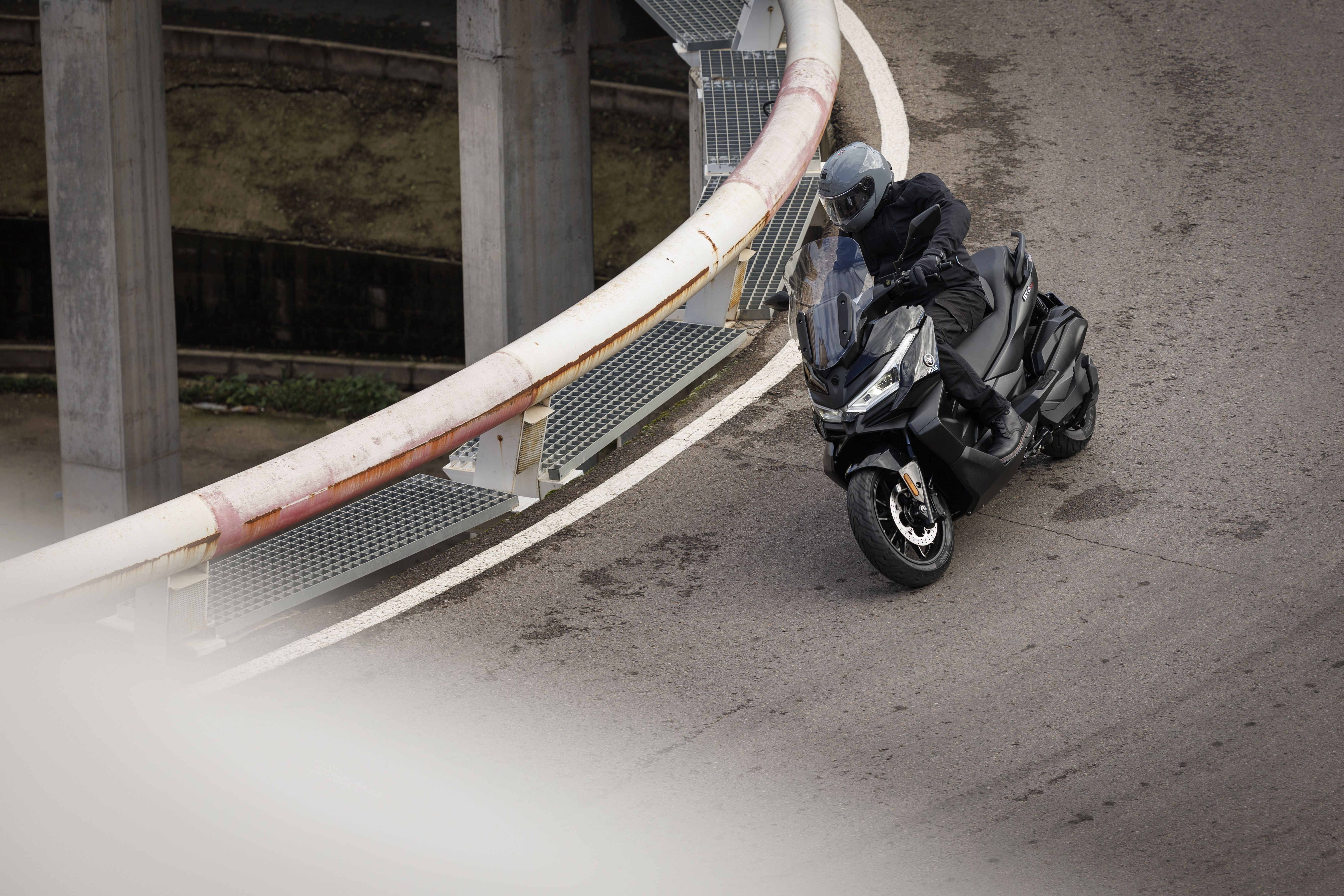 Fotos scooter Voge SR4 Max 2023