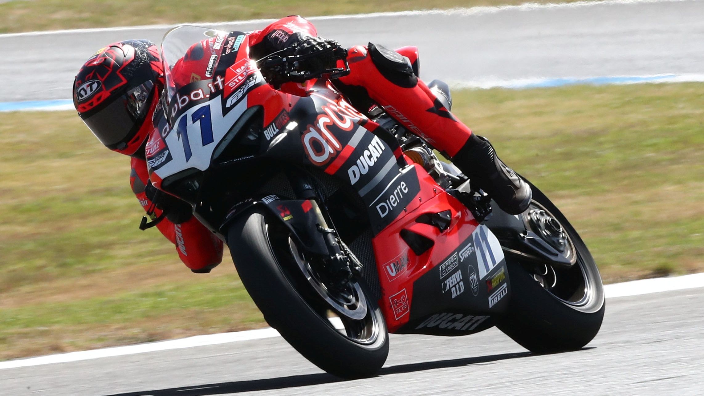 Nicolò Bulega ha logrado en Phillip Island su primer triunfo en Supersport para acabar con 16 años de sequía de Ducati