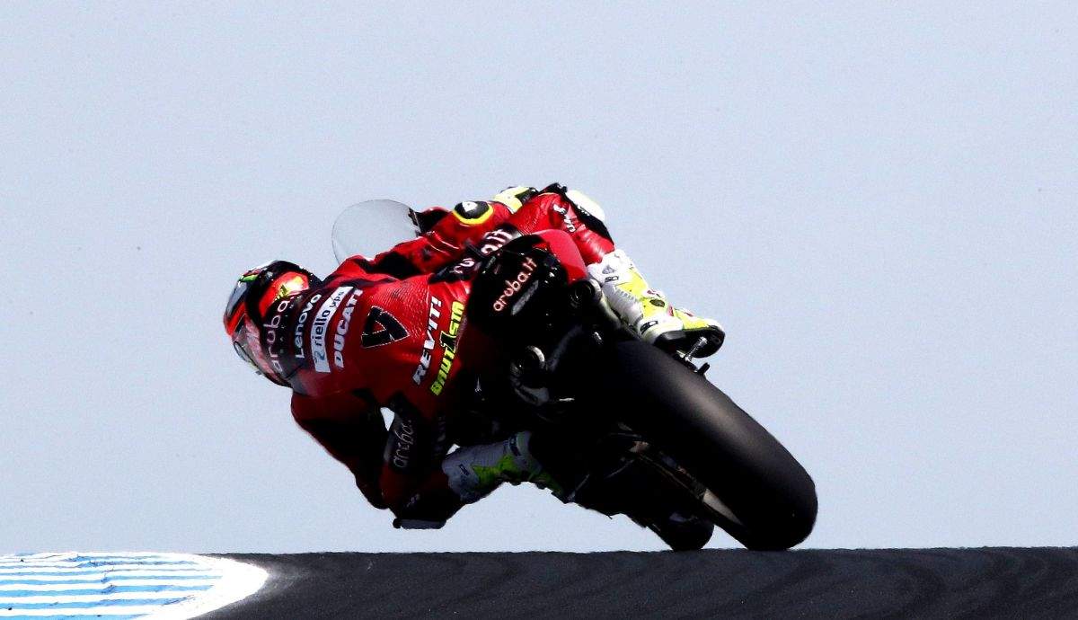 Álvaro Bautista arrasa en Phillip Island y doblete de Ducati