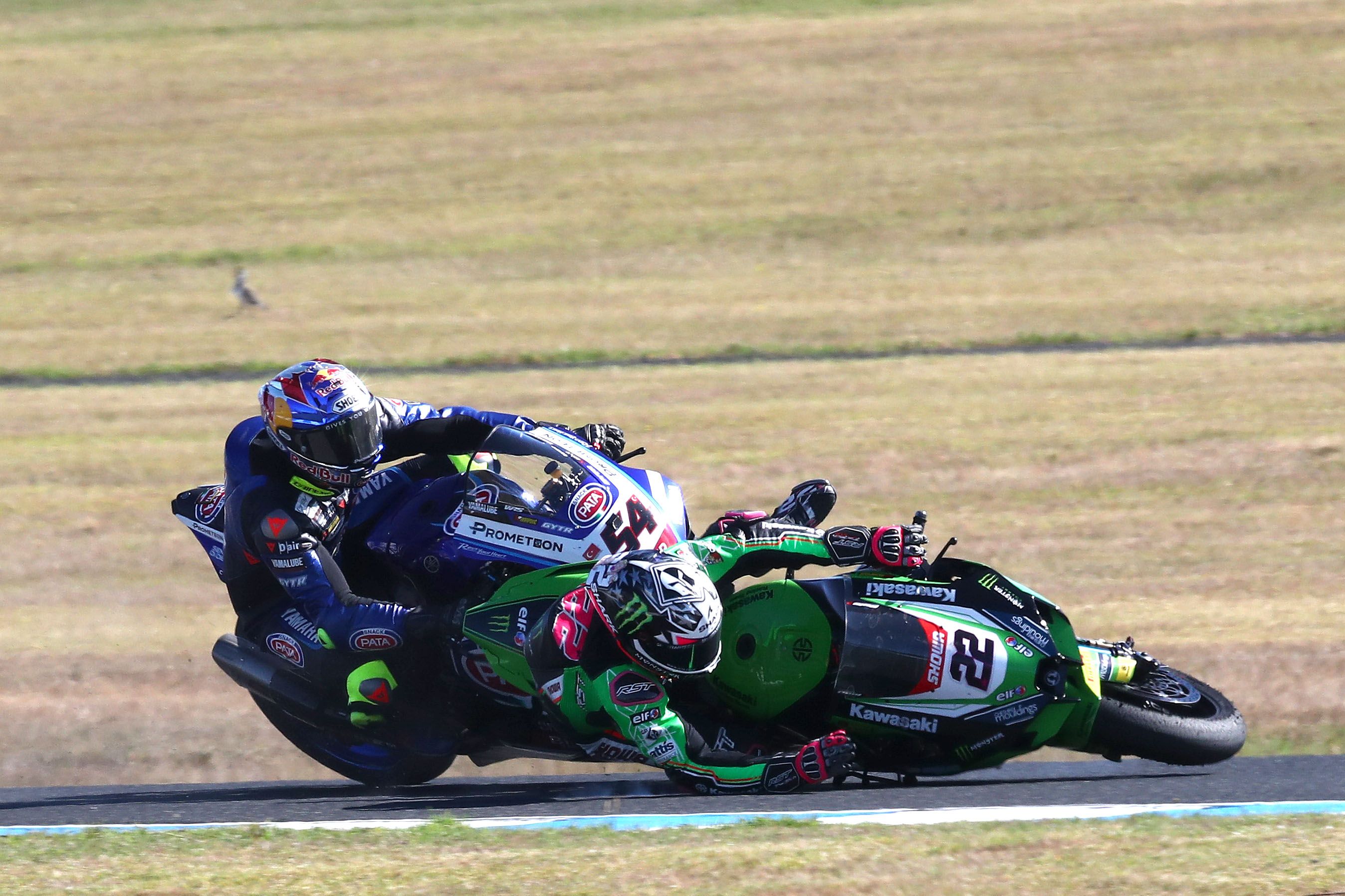 Alex Lowes cae y Toprak Razgatlioglu no puede evitarle, WSBK Australia 2023
