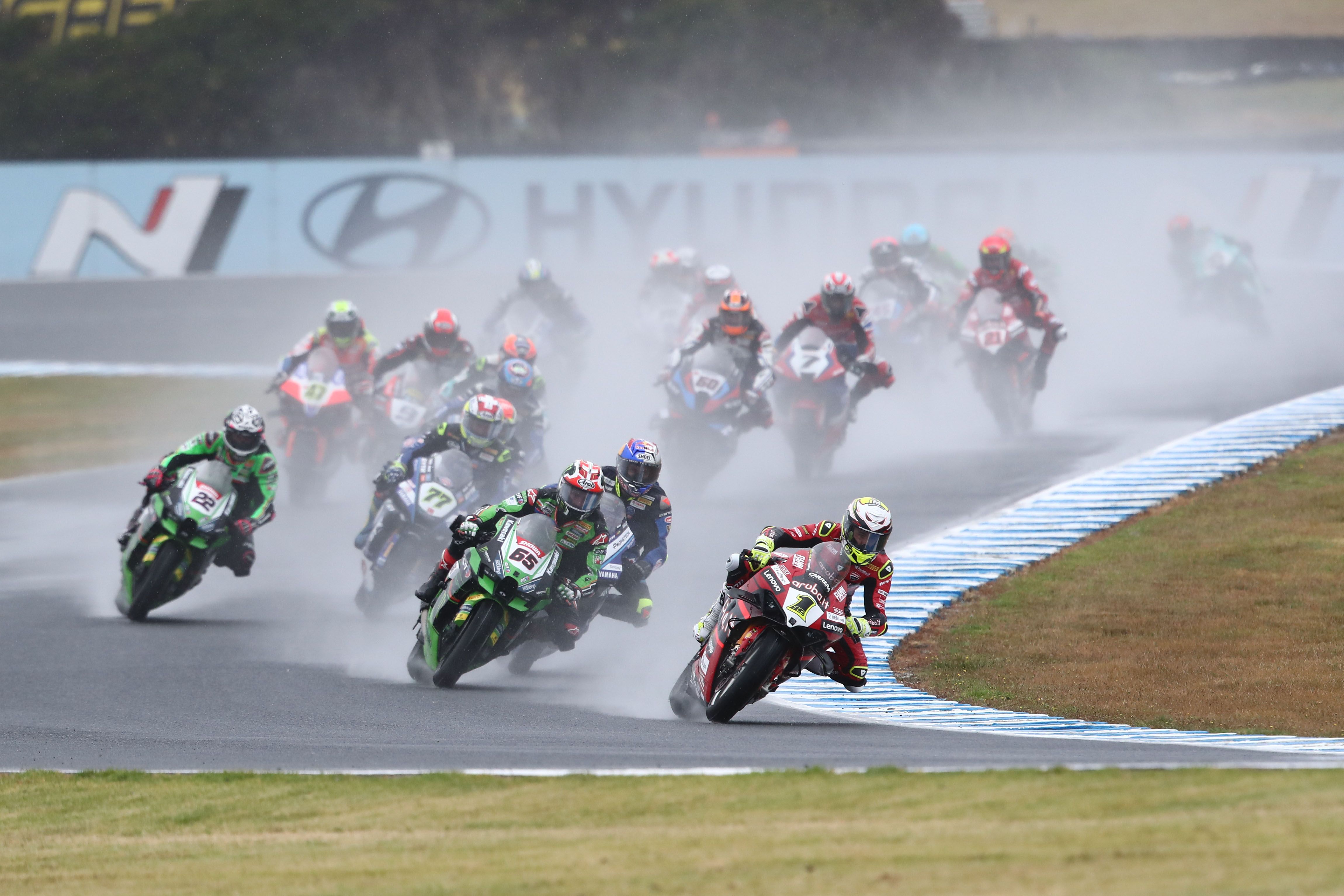 Álvaro Bautista lidera la salida en mojado ante Jonathan Rea, WSBK Australia 2023
