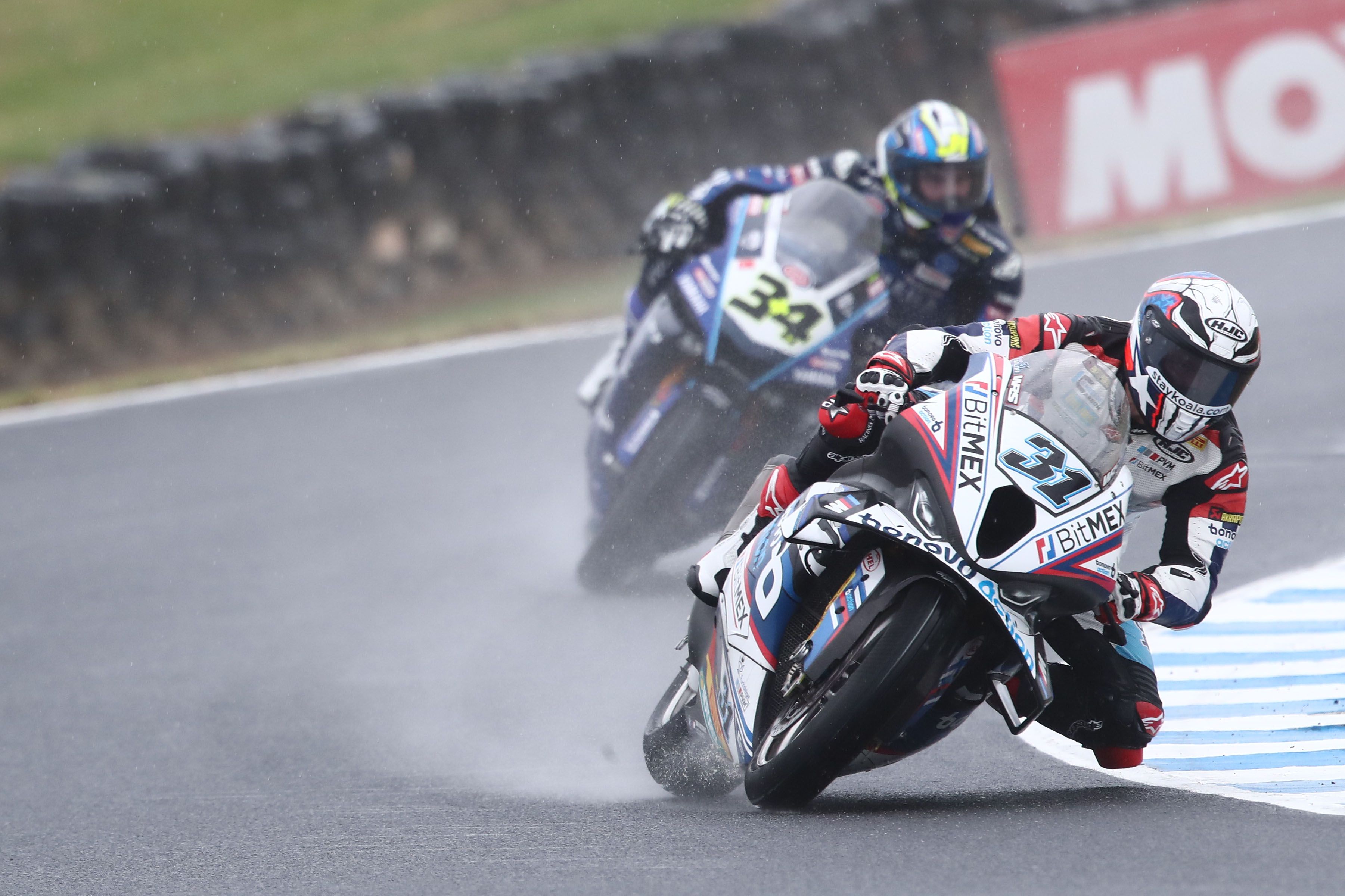 Garrett Gerloff delante de Lorenzo Baldassarri, WSBK Australia 2023