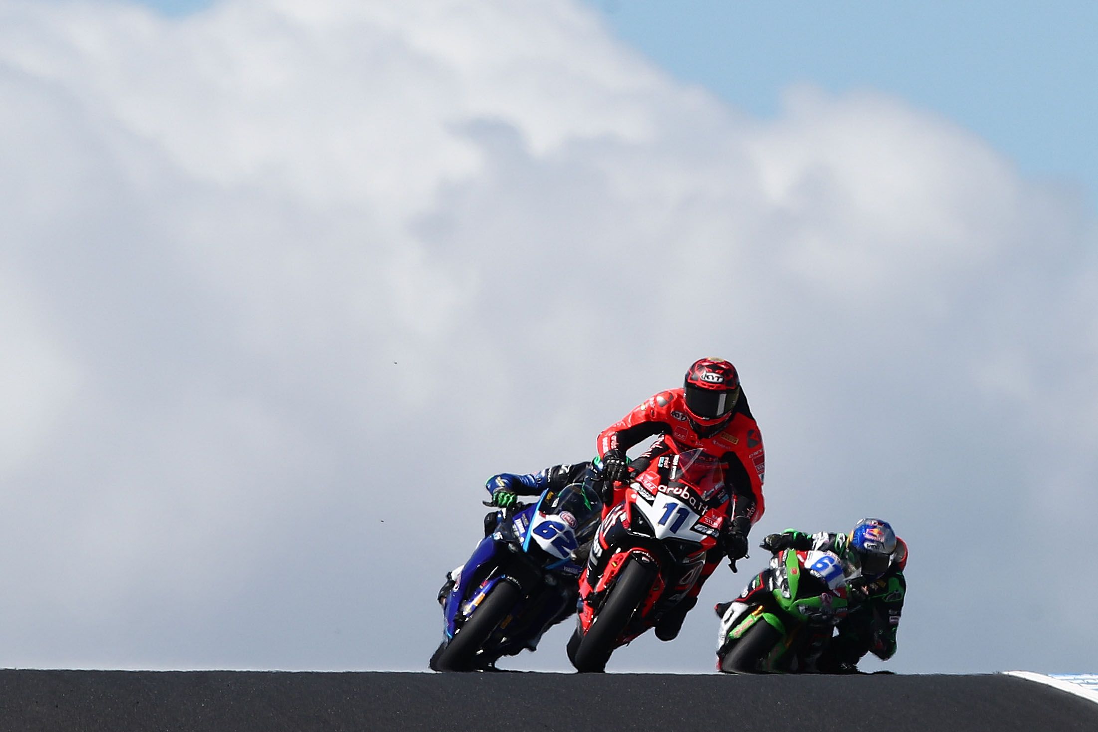 Nicolò Bulega seguido por Stefano Manzi y Can Oncu, WSS Australia 2023