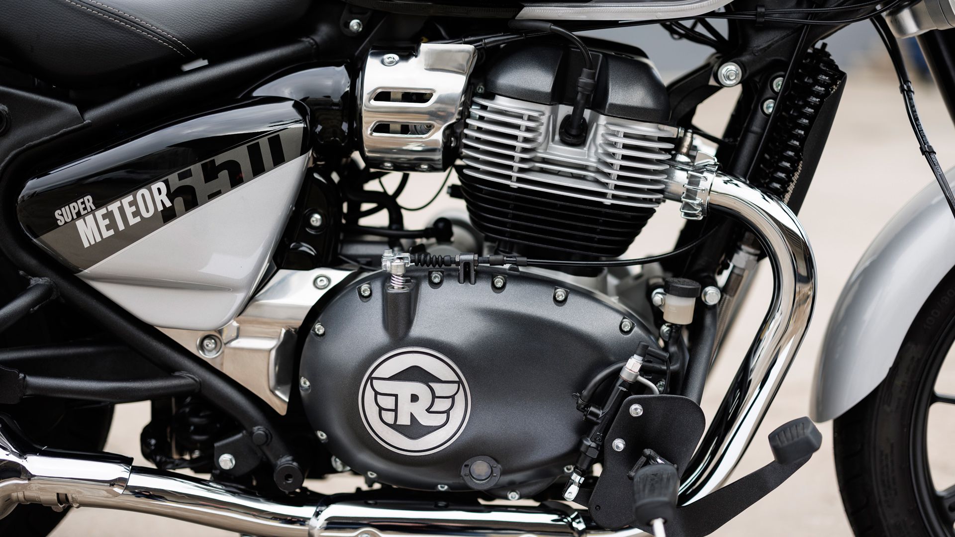 Royal Enfield Super Meteor 650 19