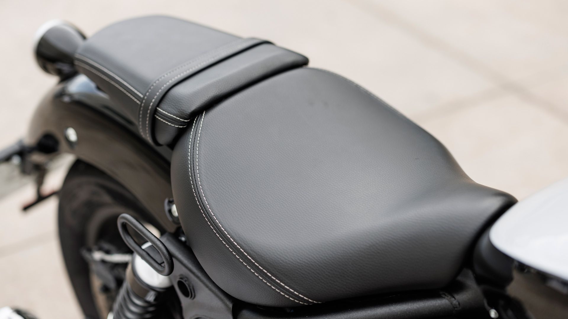 Royal Enfield Super Meteor 650 32