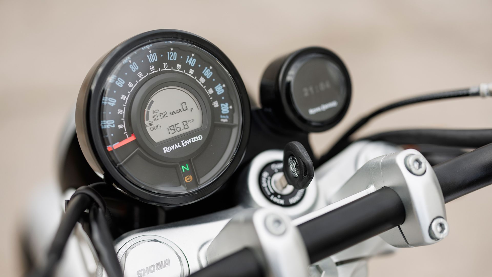 Royal Enfield Super Meteor 650 36