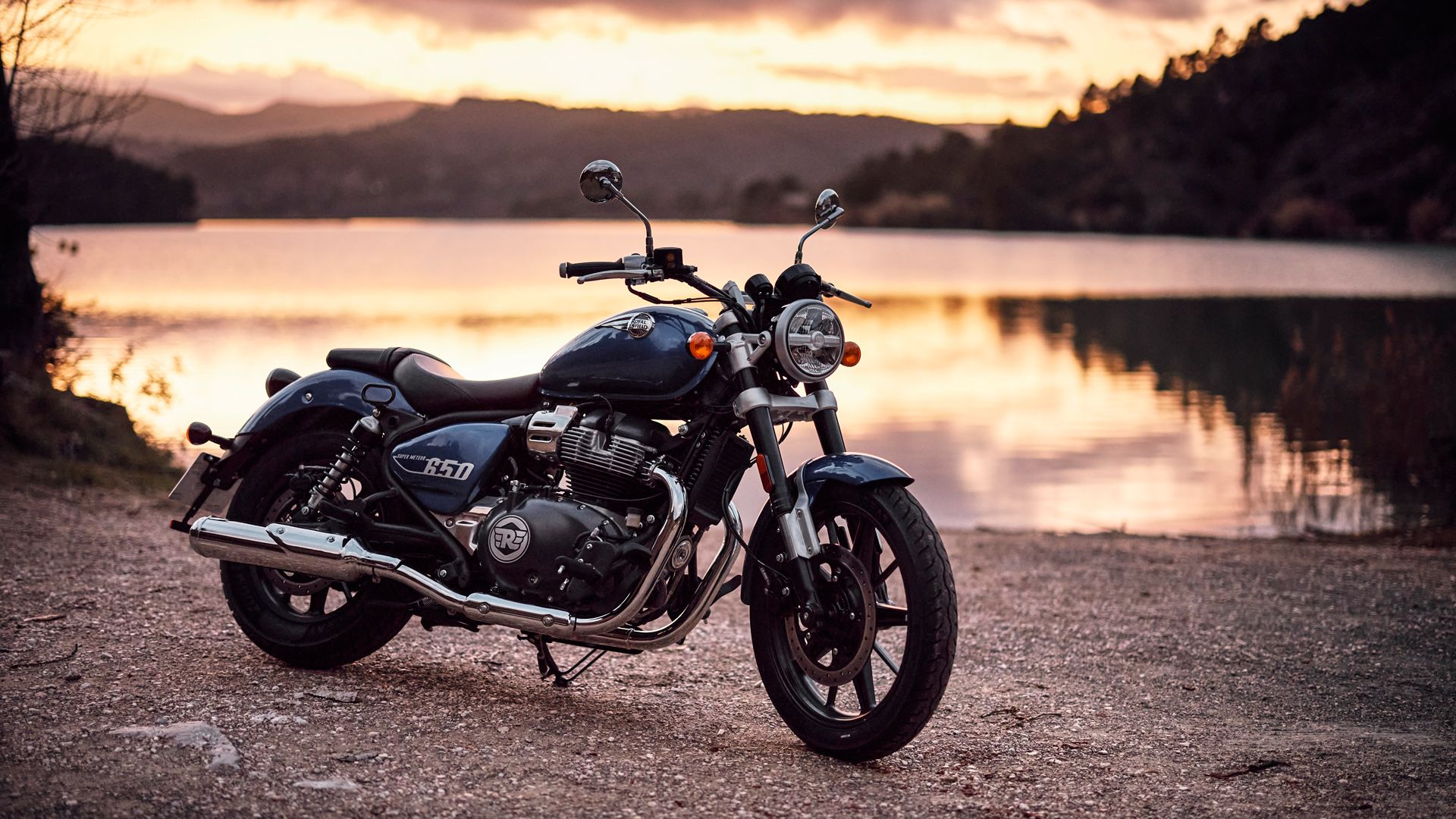 Royal Enfield Super Meteor 650 2023 Estatica (1)