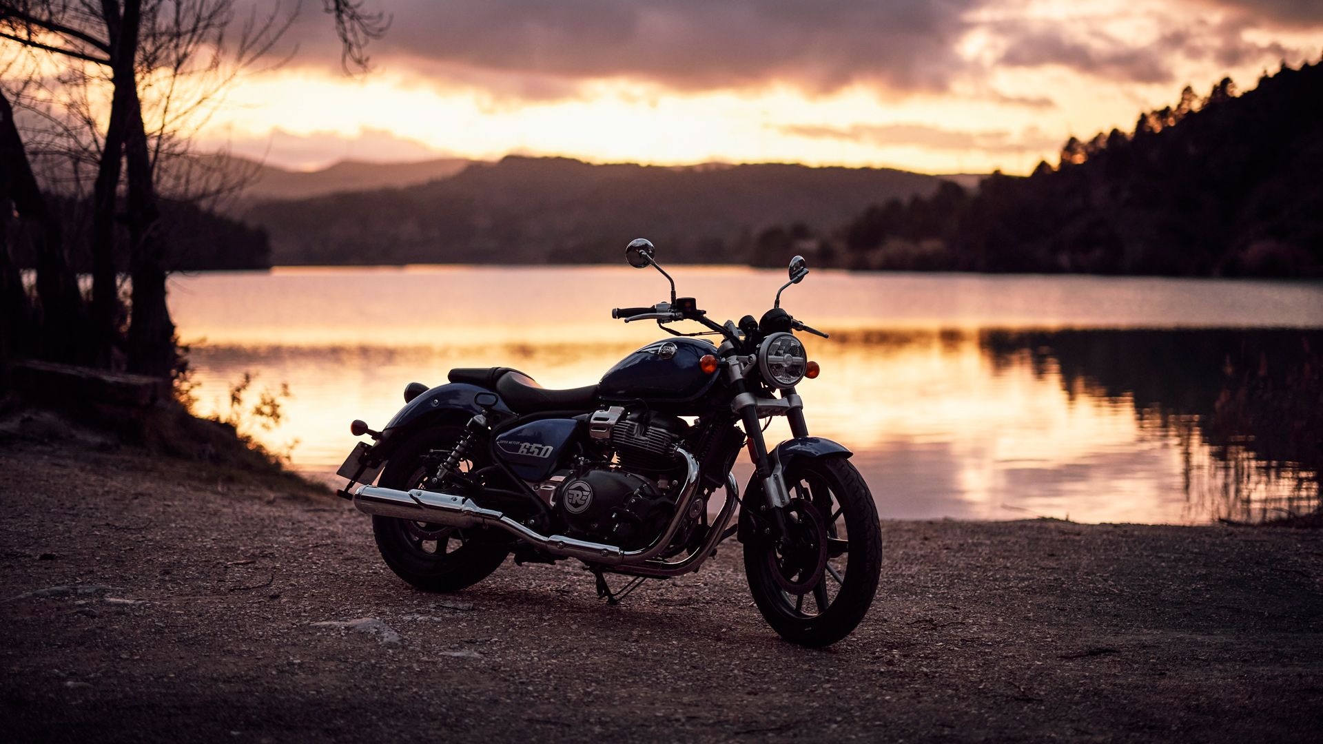 Royal Enfield Super Meteor 650 2023 Estatica (2)