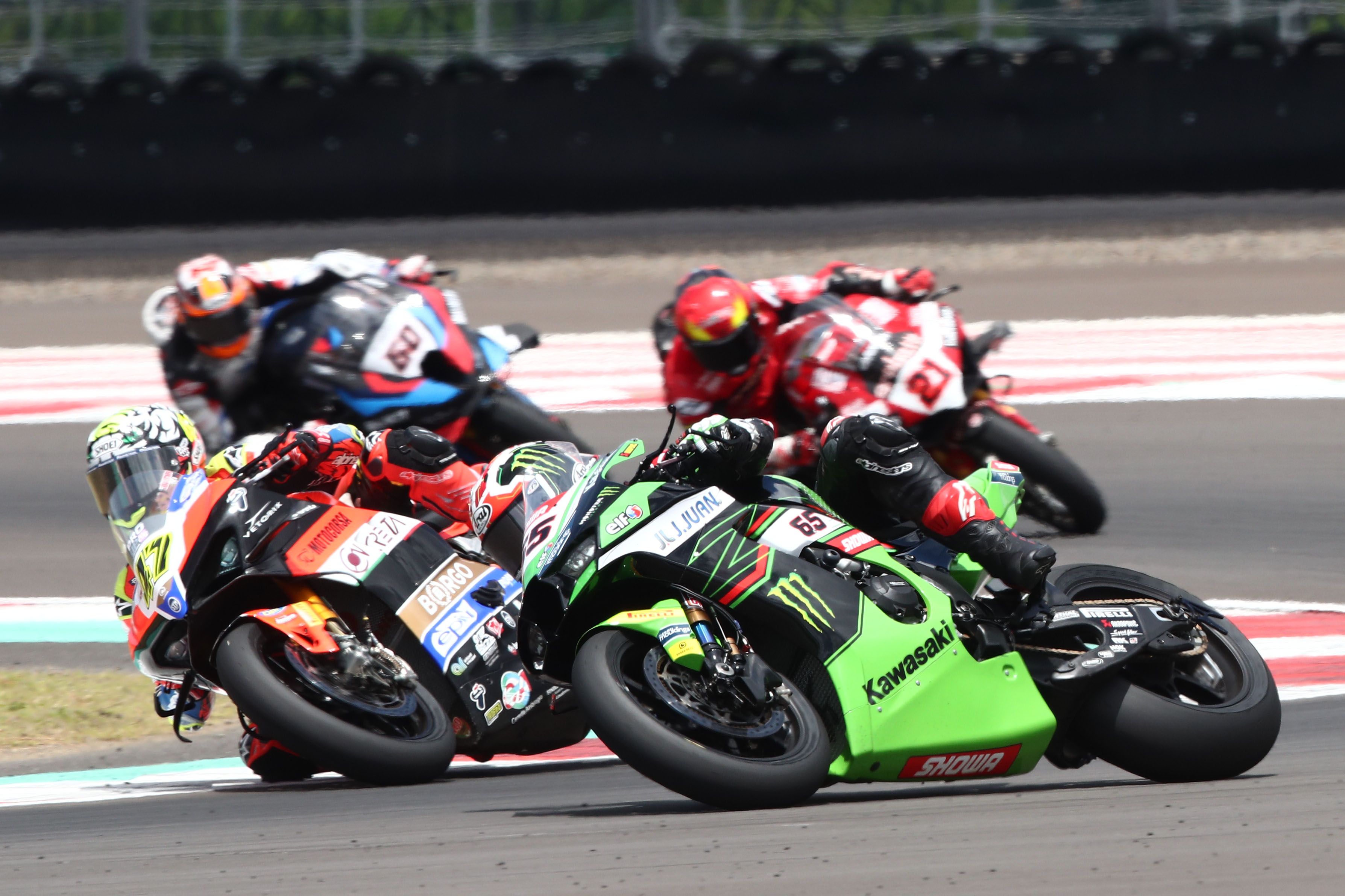 Axel Bassani supera a Jonathan Rea, WSBK Indonesia 2023