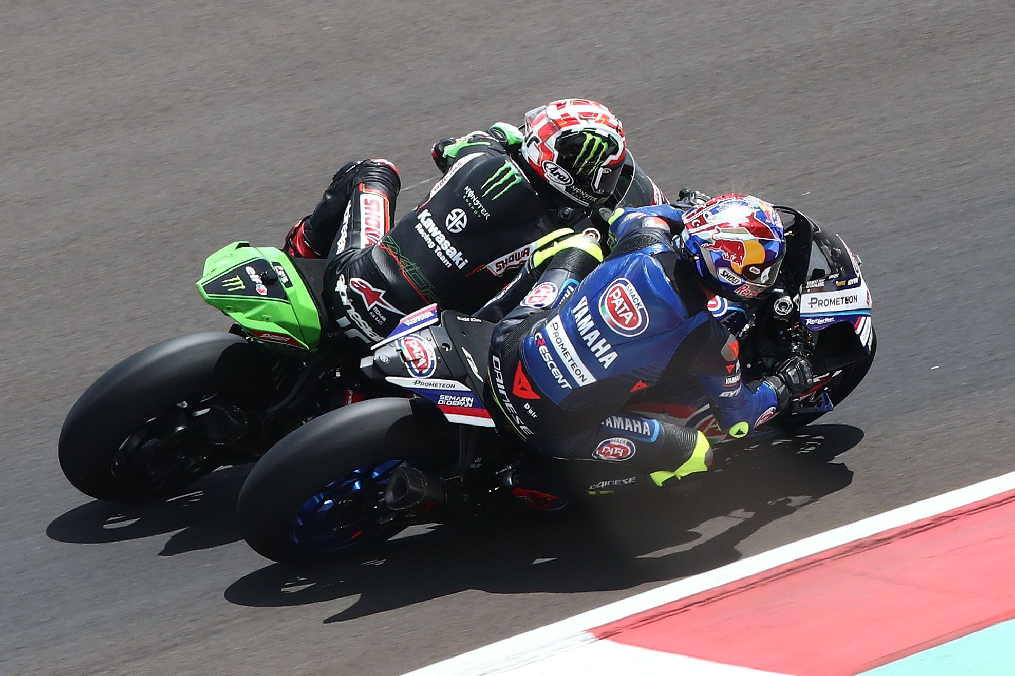 Toprak Razgatlioglu se mete a Jonathan Rea, WSBK Indonesia 2023