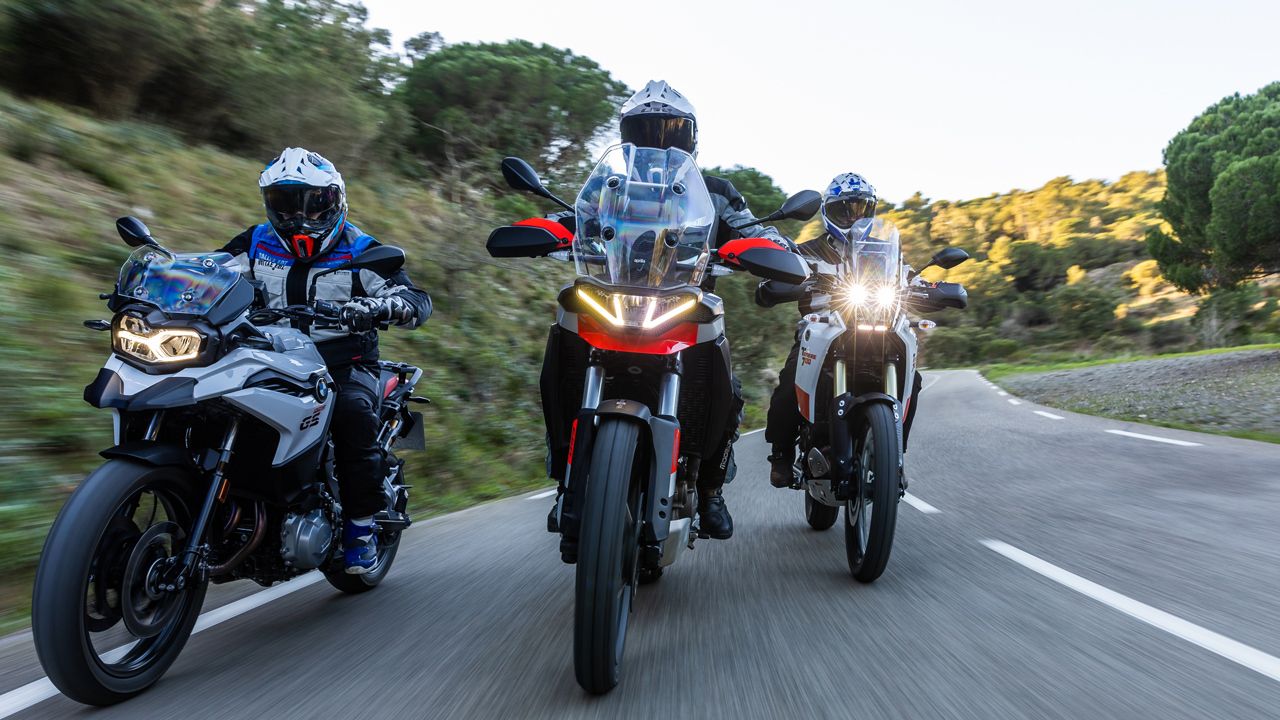 Comparativa trail medias: Aprilia Tuareg 660, BMW F 750 GS y Yamaha Ténéré 700
