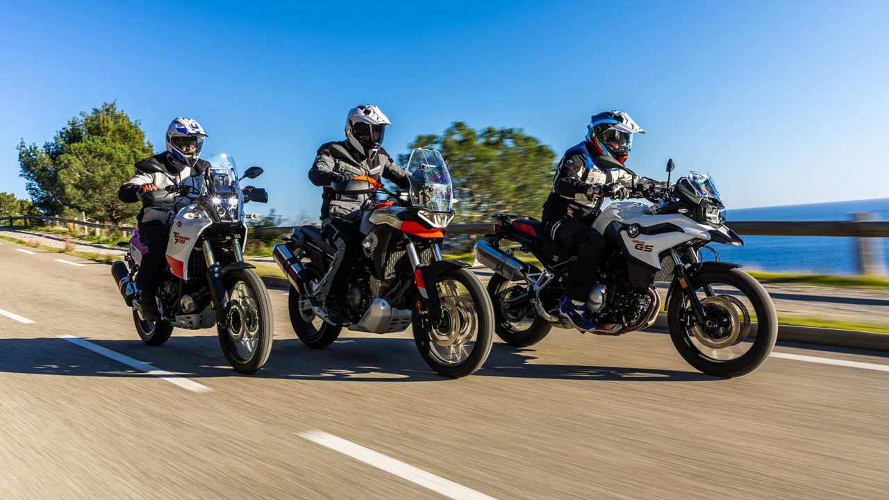 Comparativa trail medias: Aprilia Tuareg 660, BMW F 750 GS y Yamaha Ténéré 700