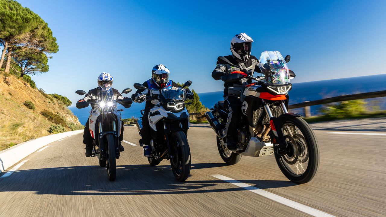 Comparativa trail medias: Aprilia Tuareg 660, BMW F 750 GS y Yamaha Ténéré 700