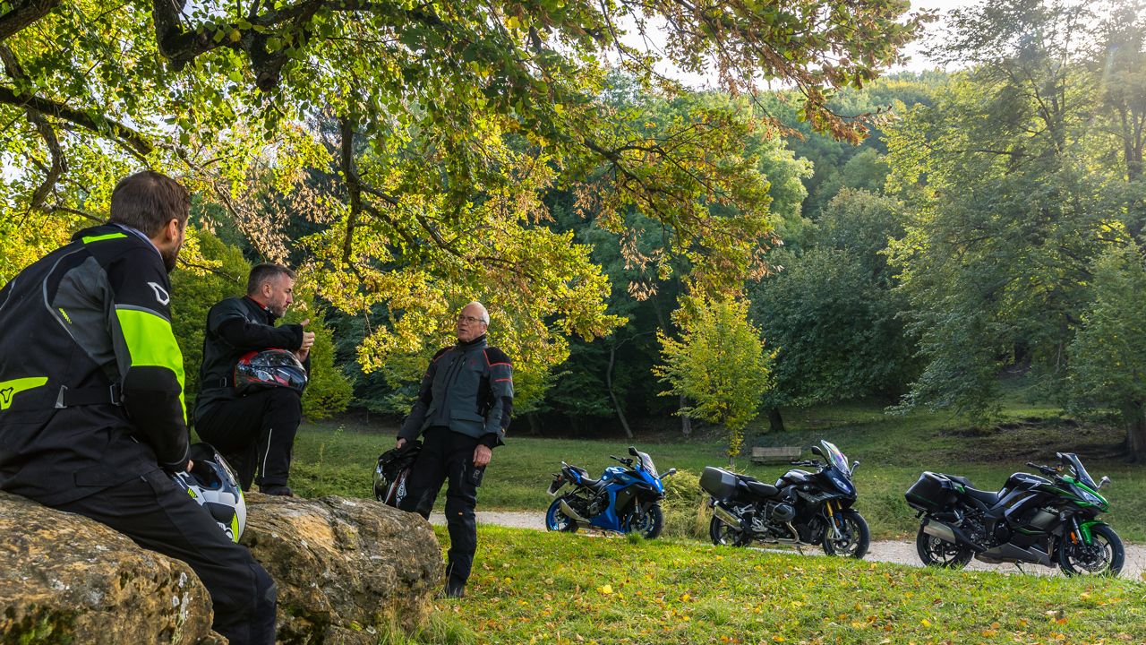 Comparativa sport turismo: BMW R 1250 RS, Kawasaki Ninja 1000SX y Suzuki GSX-S1000 GT