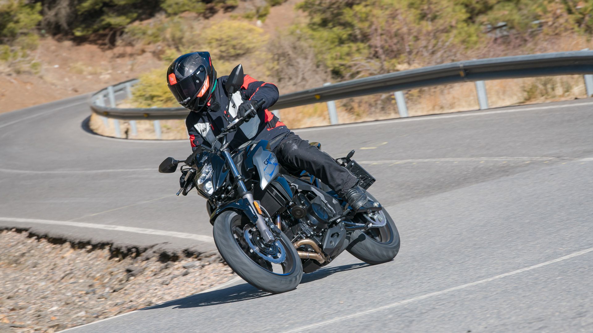 CFMoto 650 NK 2023 Accion (7)