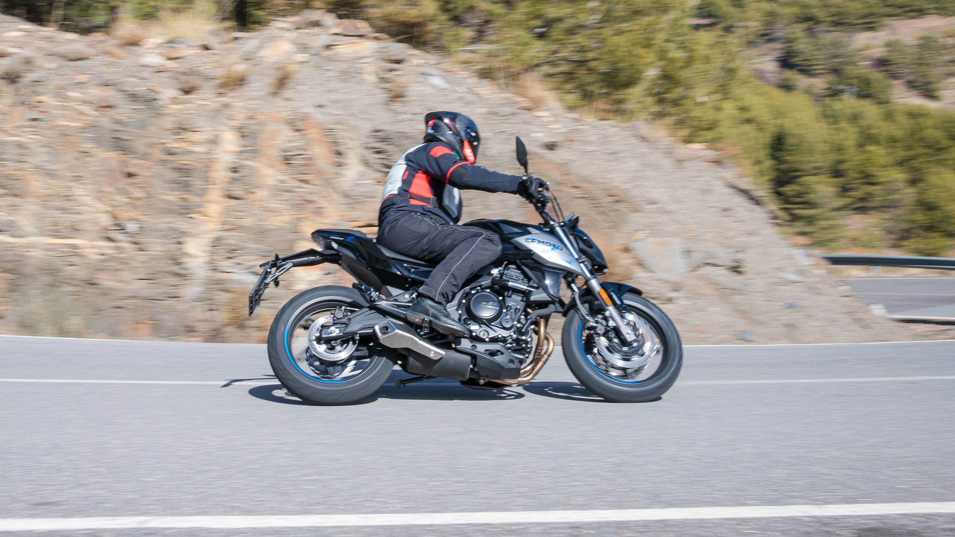 CFMoto 650 NK 2023 Accion (22)