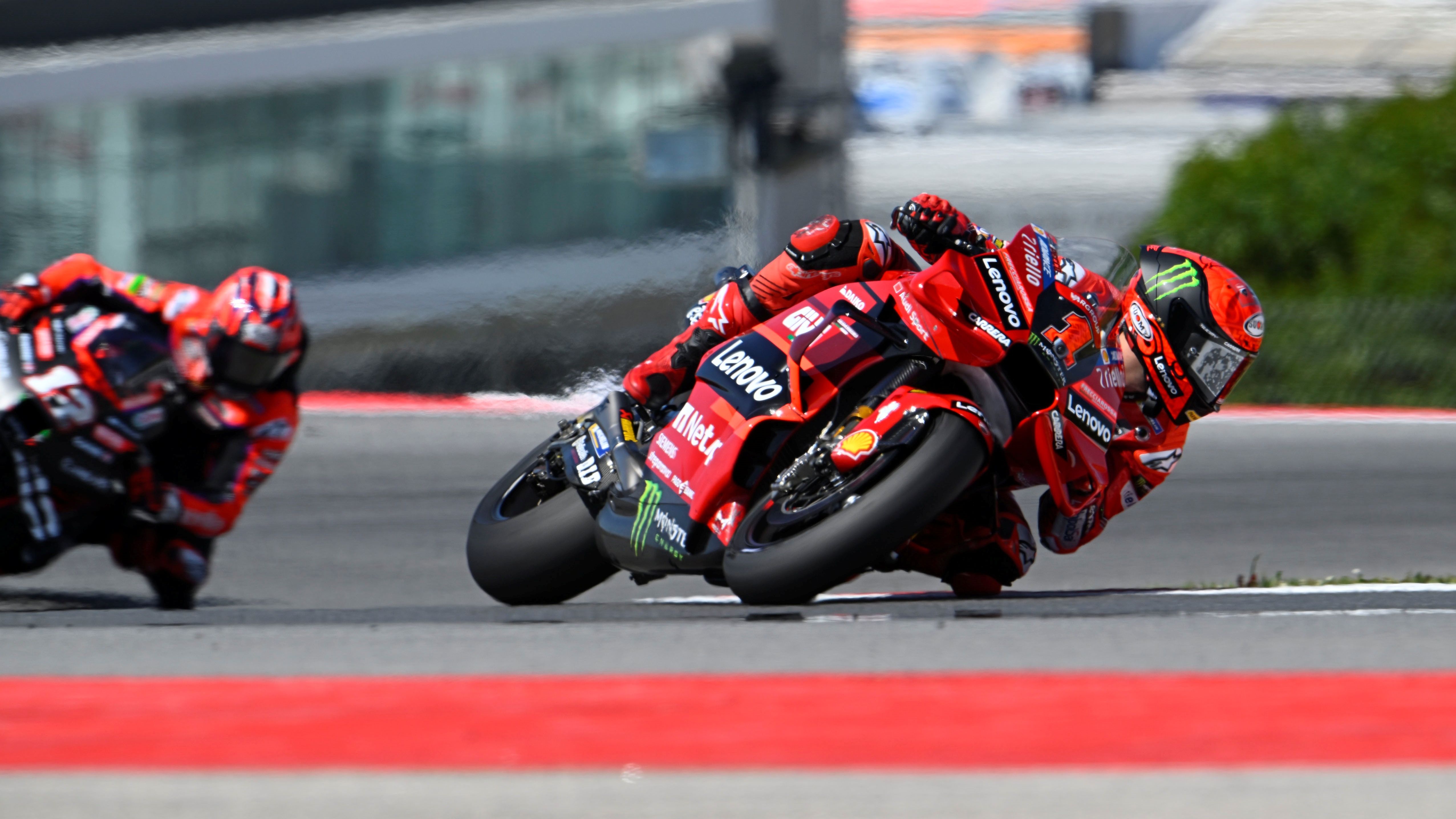 Pecco Bagnaia lidera MotoGP 2023 delante de Maverick Viñales tras el GP de Portugal