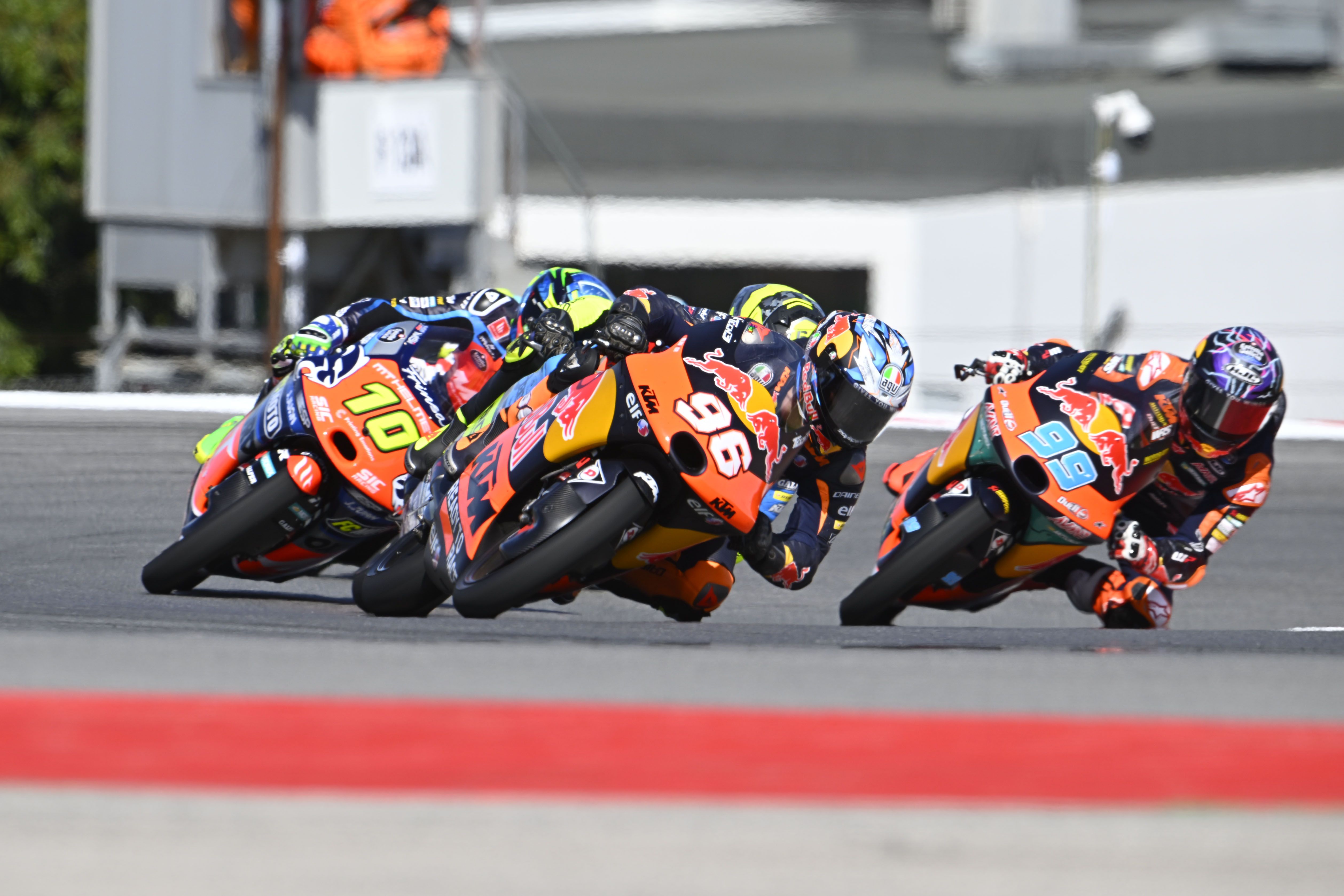 Dani Holgado seguido por David Muñoz, Diogo Moreira y José Antonio Rueda, Moto3 Portimao 2023