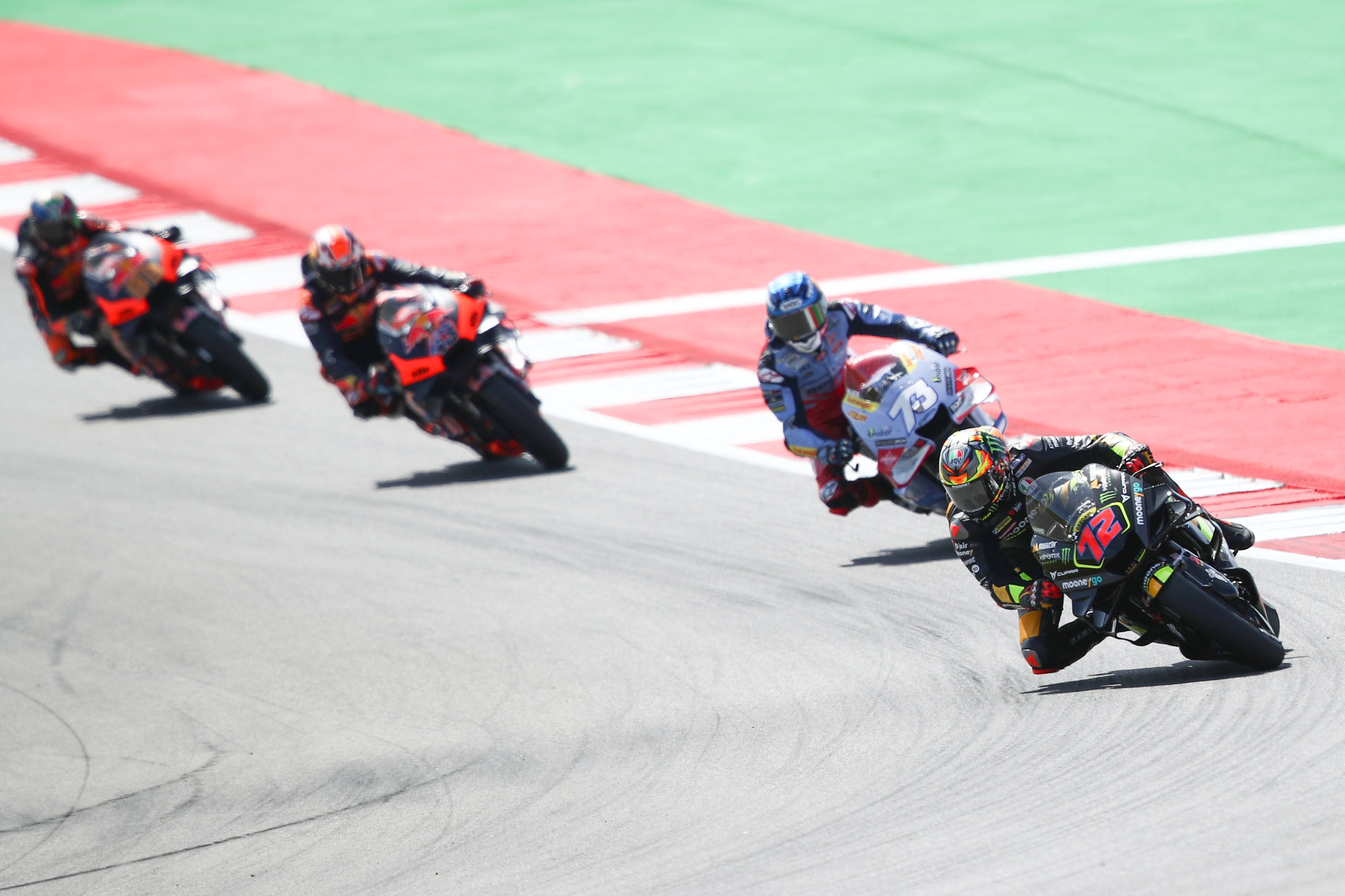 Marco Bezzecchi se va de Álex Márquez y las KTM oficiales, MotoGP Portimao 2023