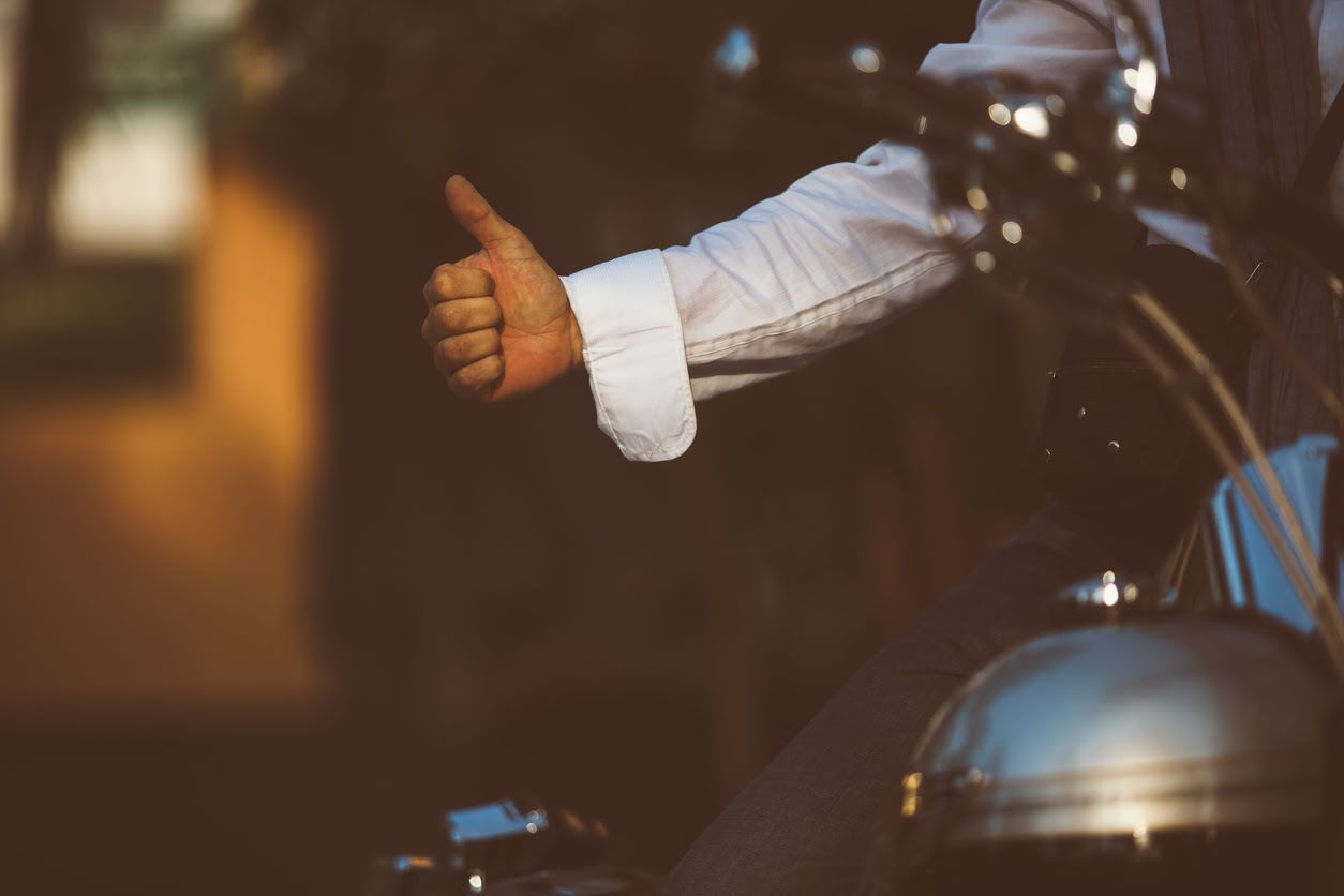 Señales de motos entre motoristas