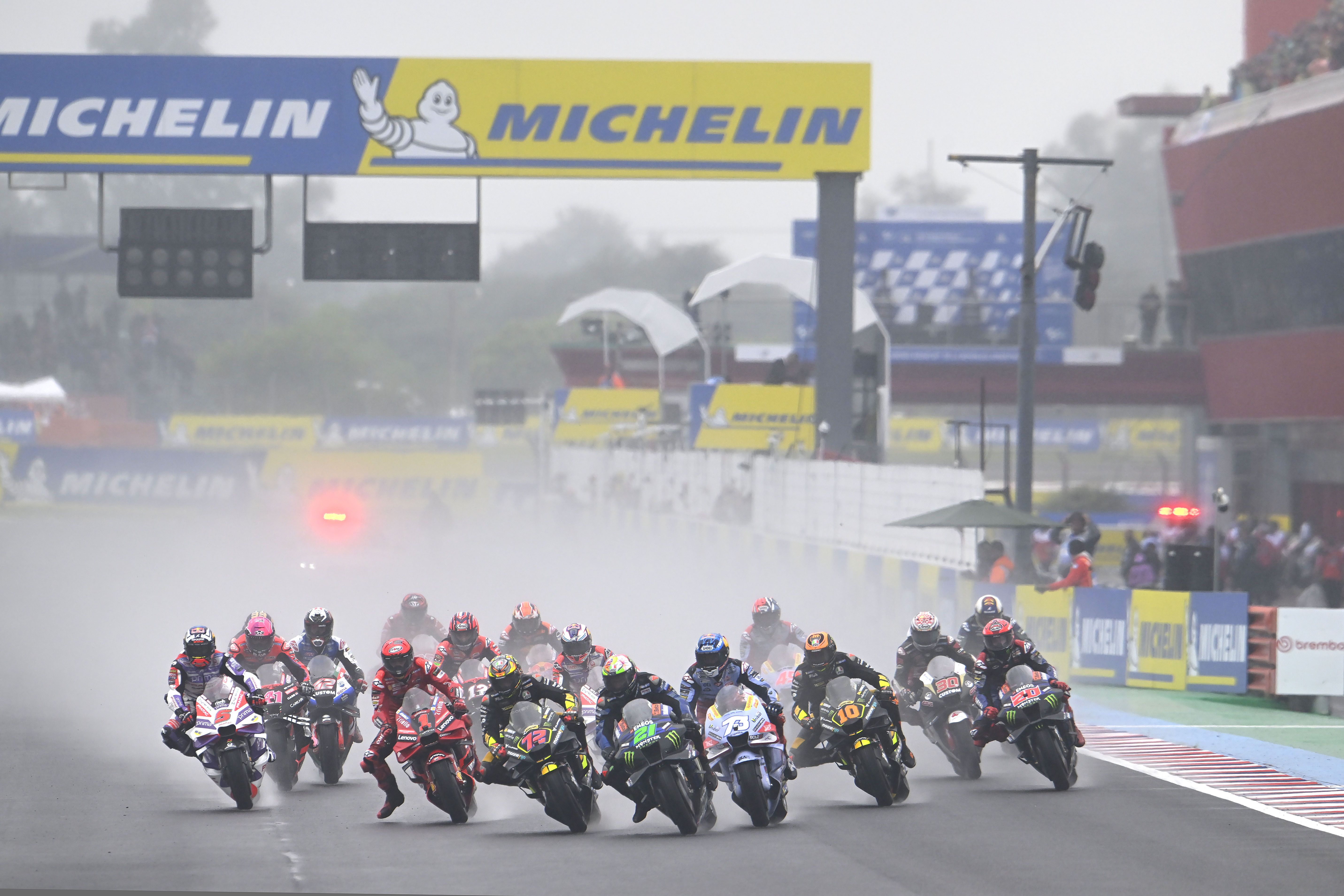 Franco Morbidelli llega en cabeza a la primera curva, MotoGP Argentina 2023