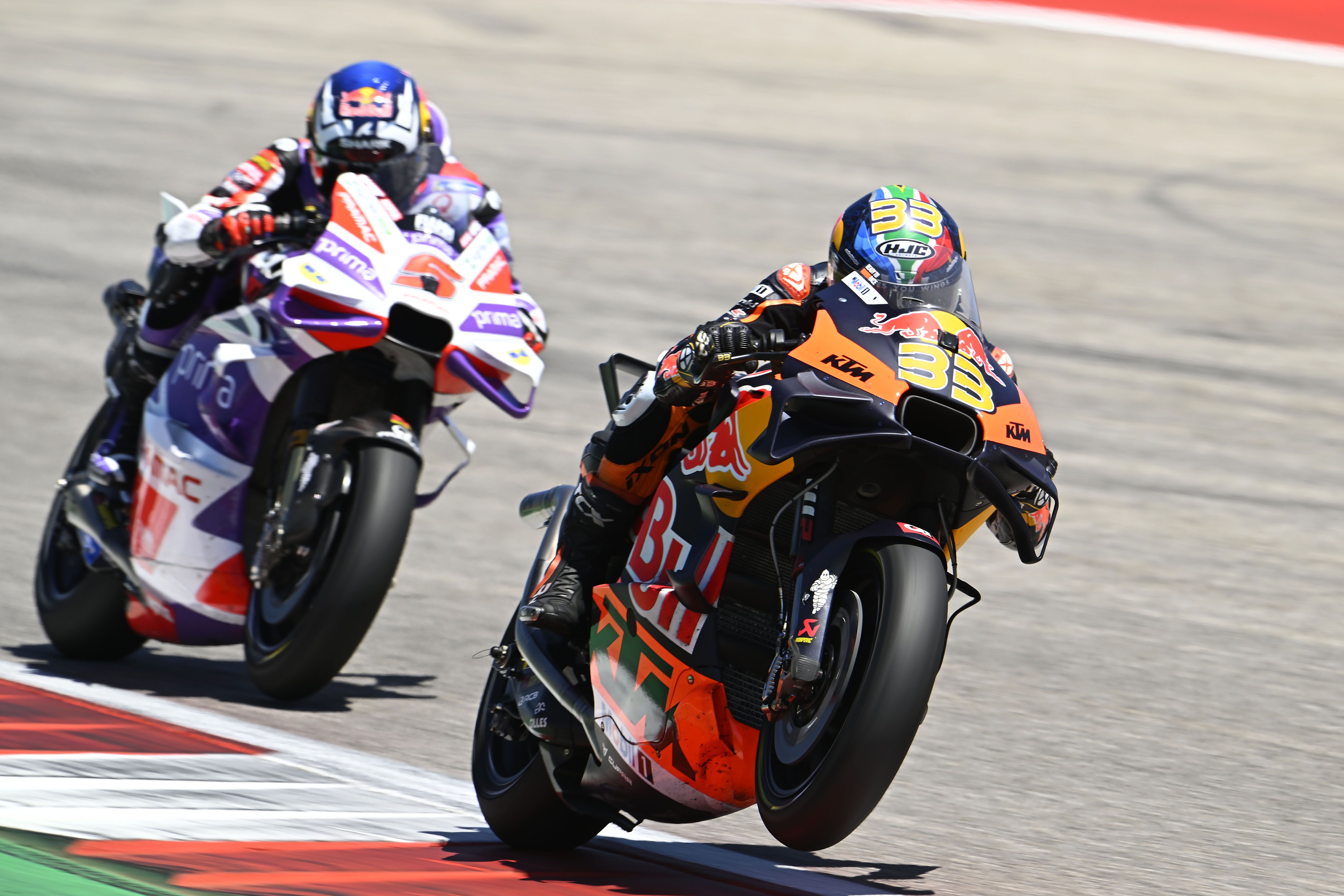 Brad Binder seguido por Johann Zarco, MotoGP Américas 2023
