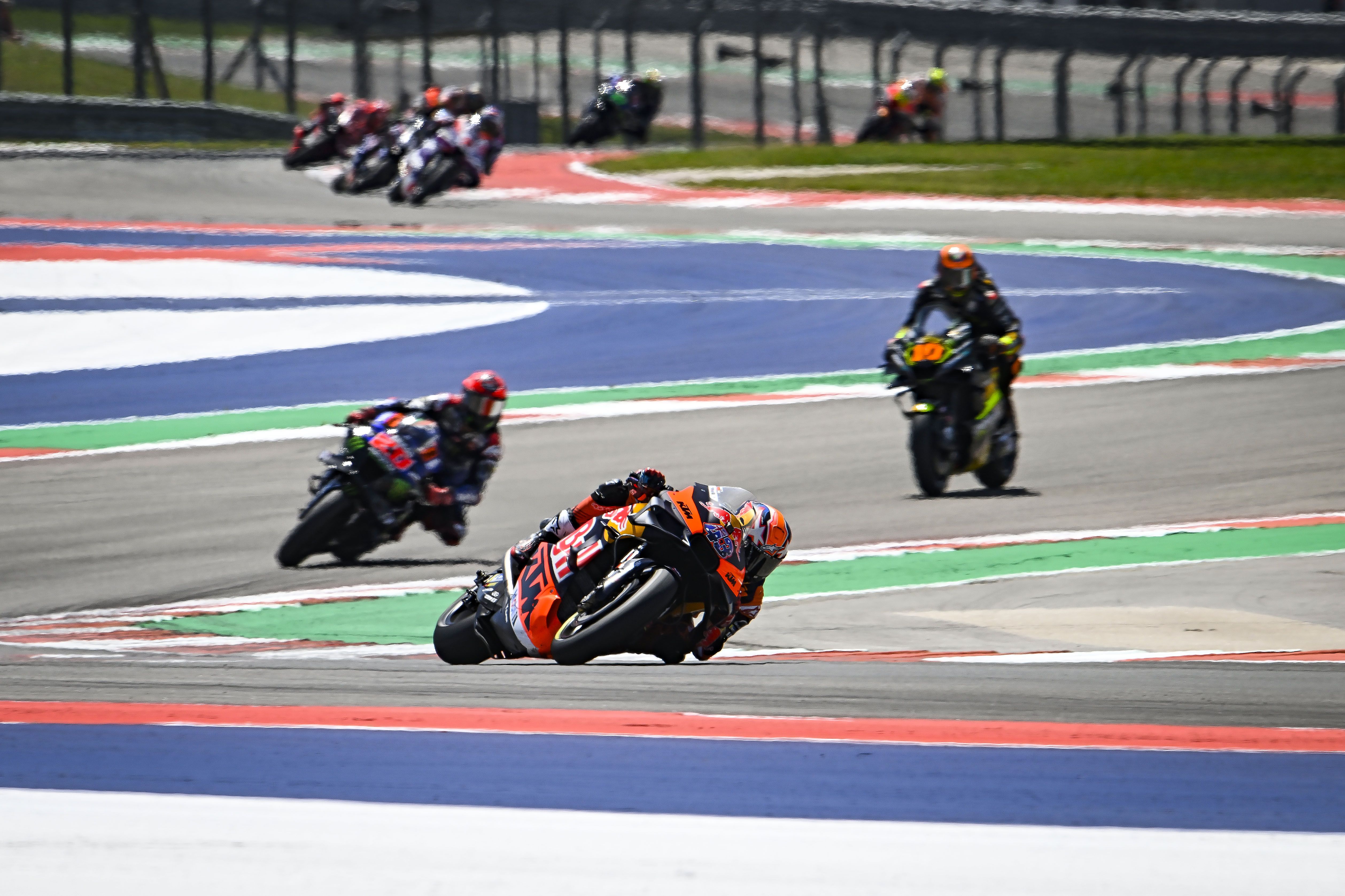 Jack Miller seguido por Fabio Quartararo y Luca Marini, MotoGP Américas 2023