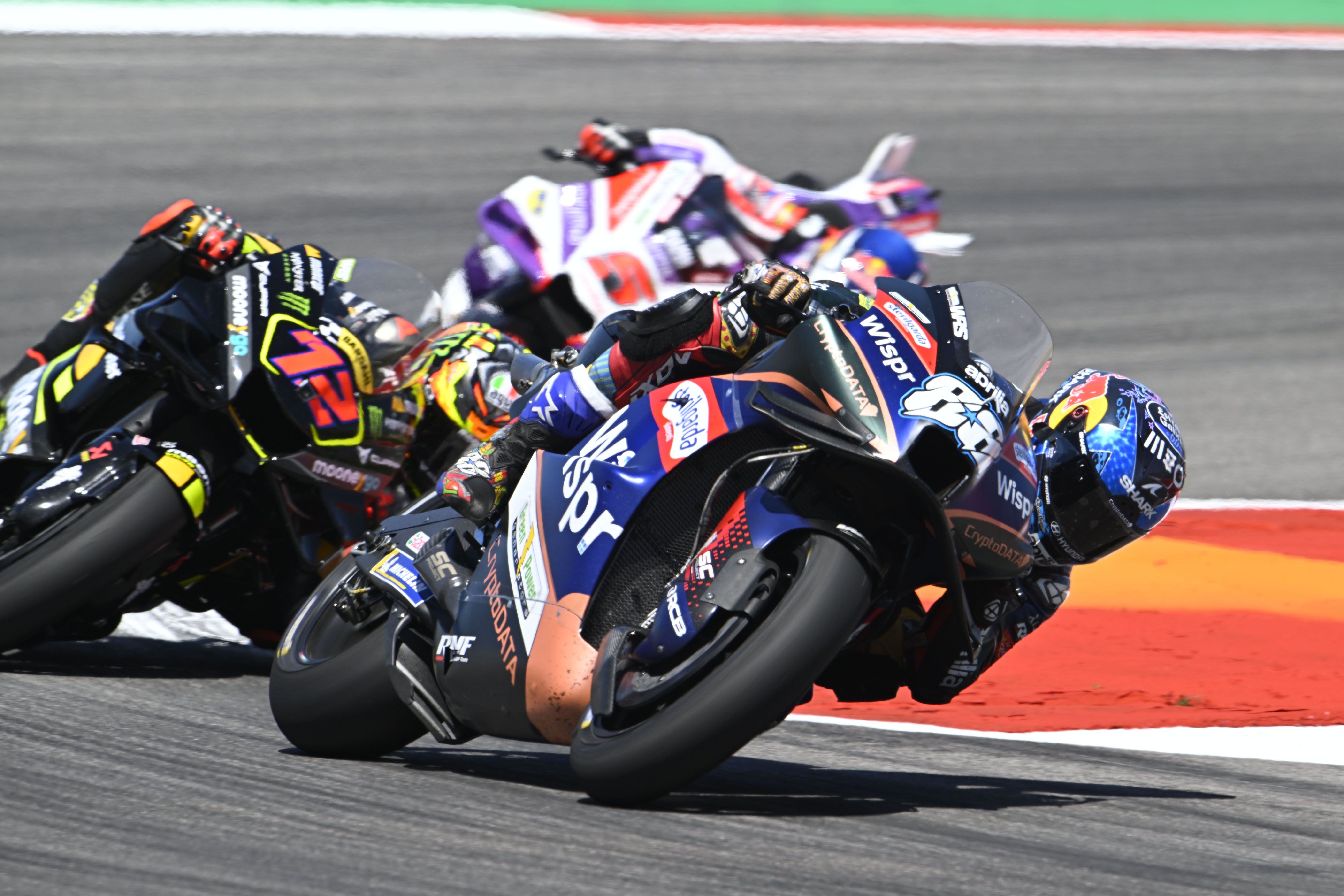 Miguel Oliveira delante de Marco Bezzecchi y Johann Zarco, MotoGP Américas 2023