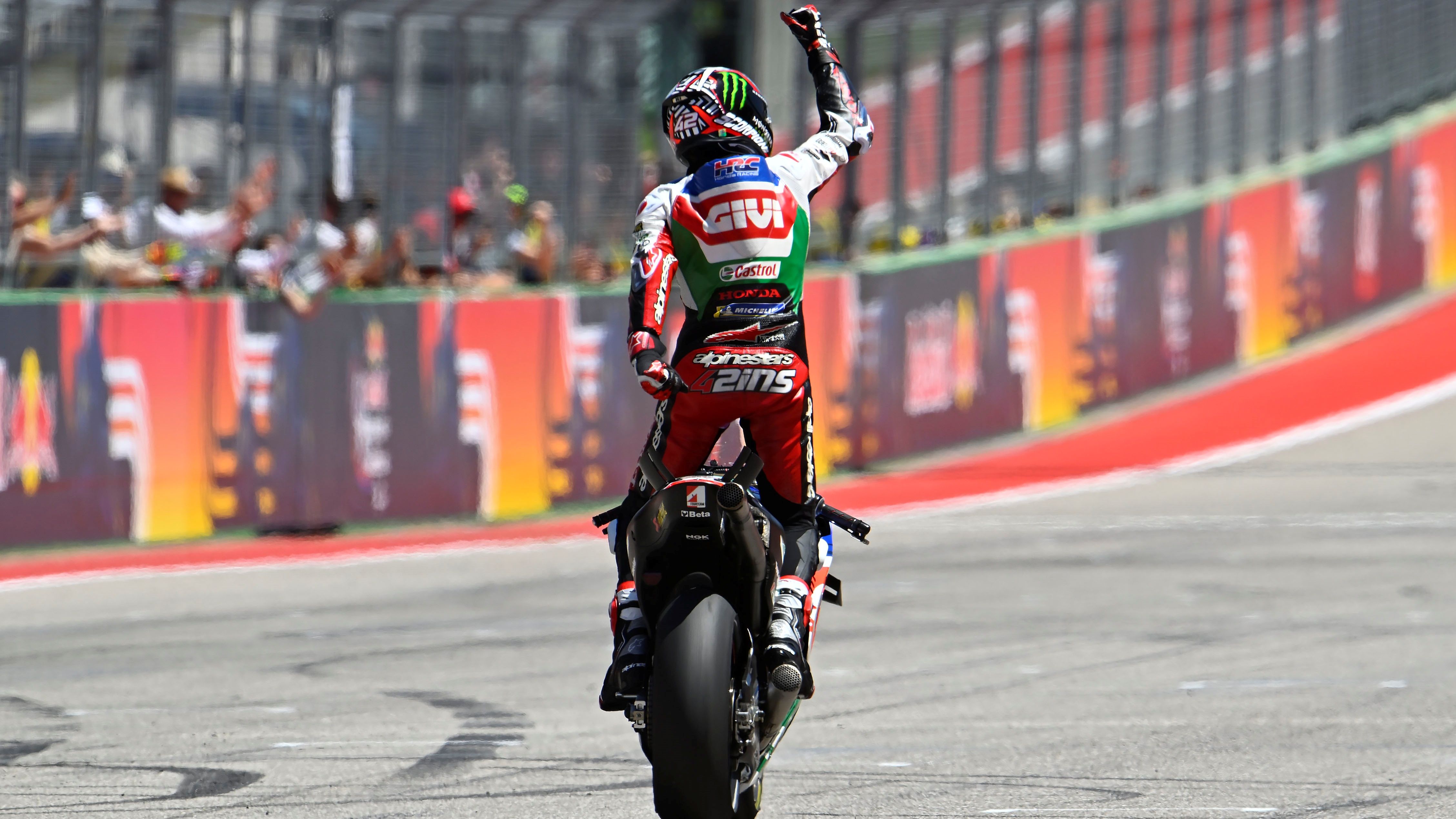 Álex Rins entra triunfal en meta de Austin para confirmarse como virrey de la Nueva España