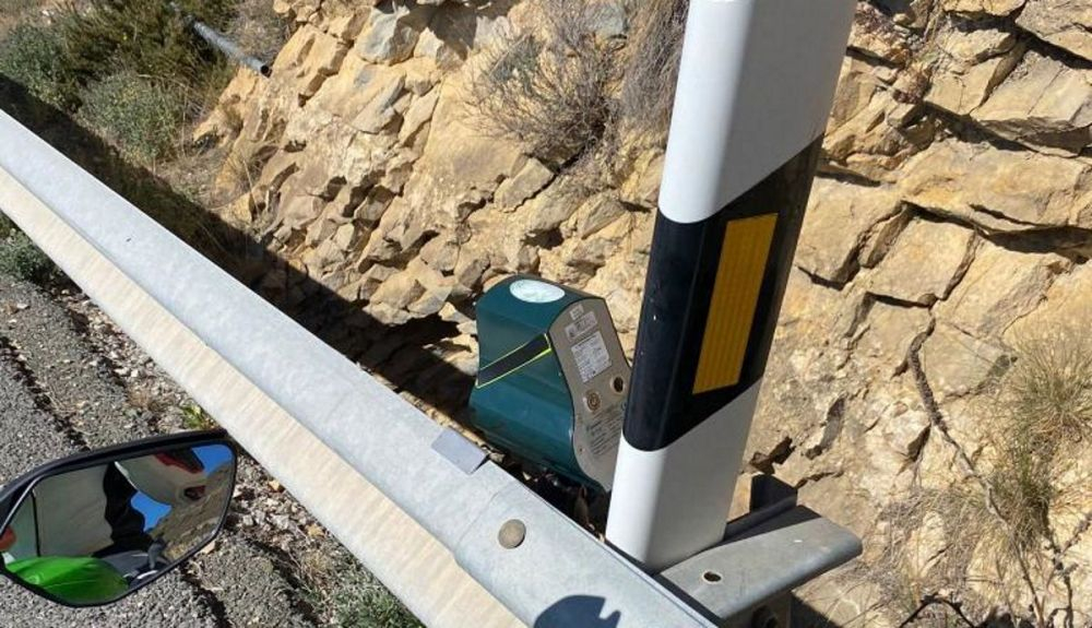 Te desvelamos el truco para recurrir una multa por un radar Veloláser de la DGT escondido Te desvelamos el truco para recurrir una multa por un radar Veloláser de la DGT escondido