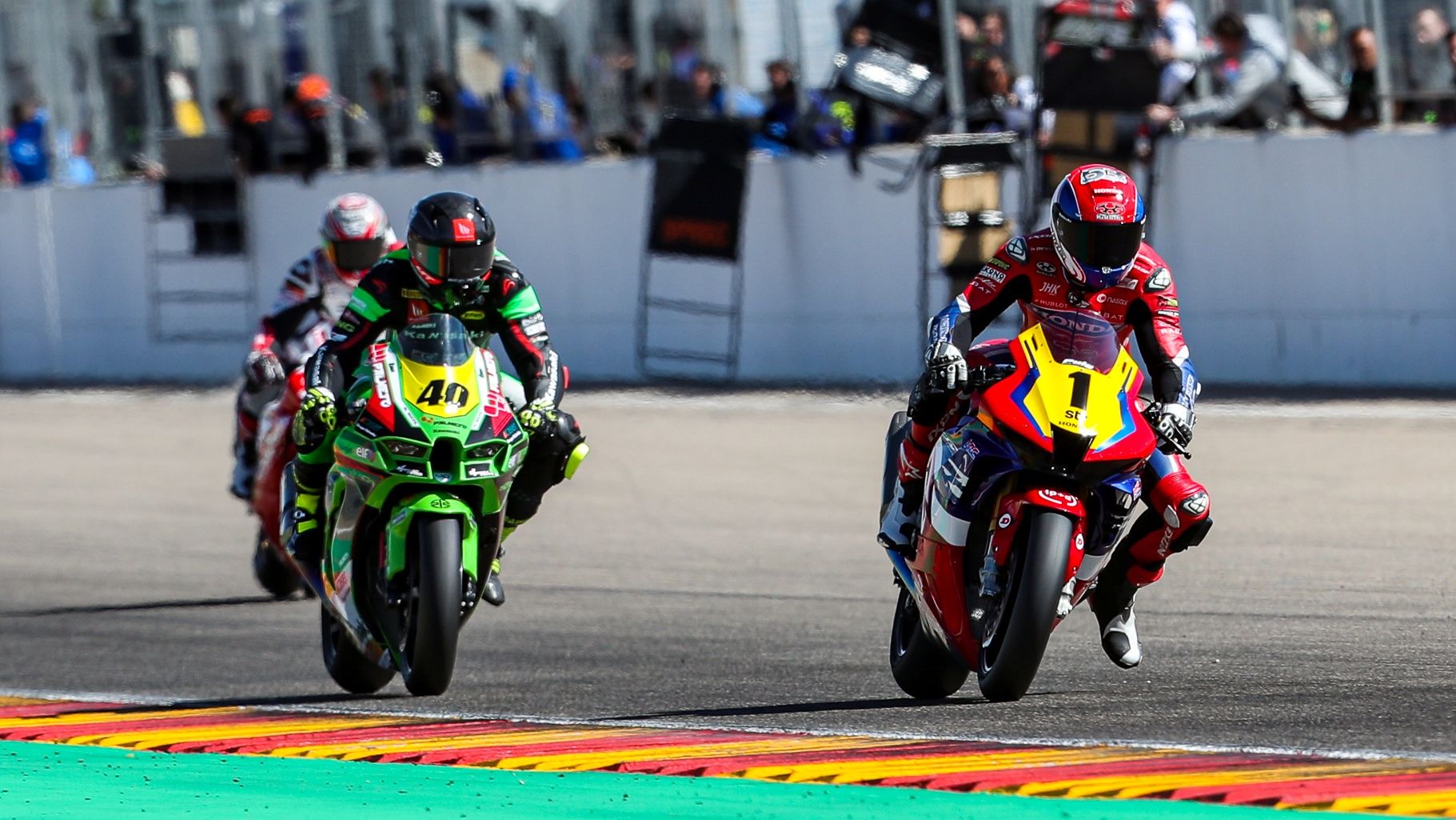 Tito Rabat frena ante Román Ramos y Naomichi Uramoto en el ESBK Superbike 2023
