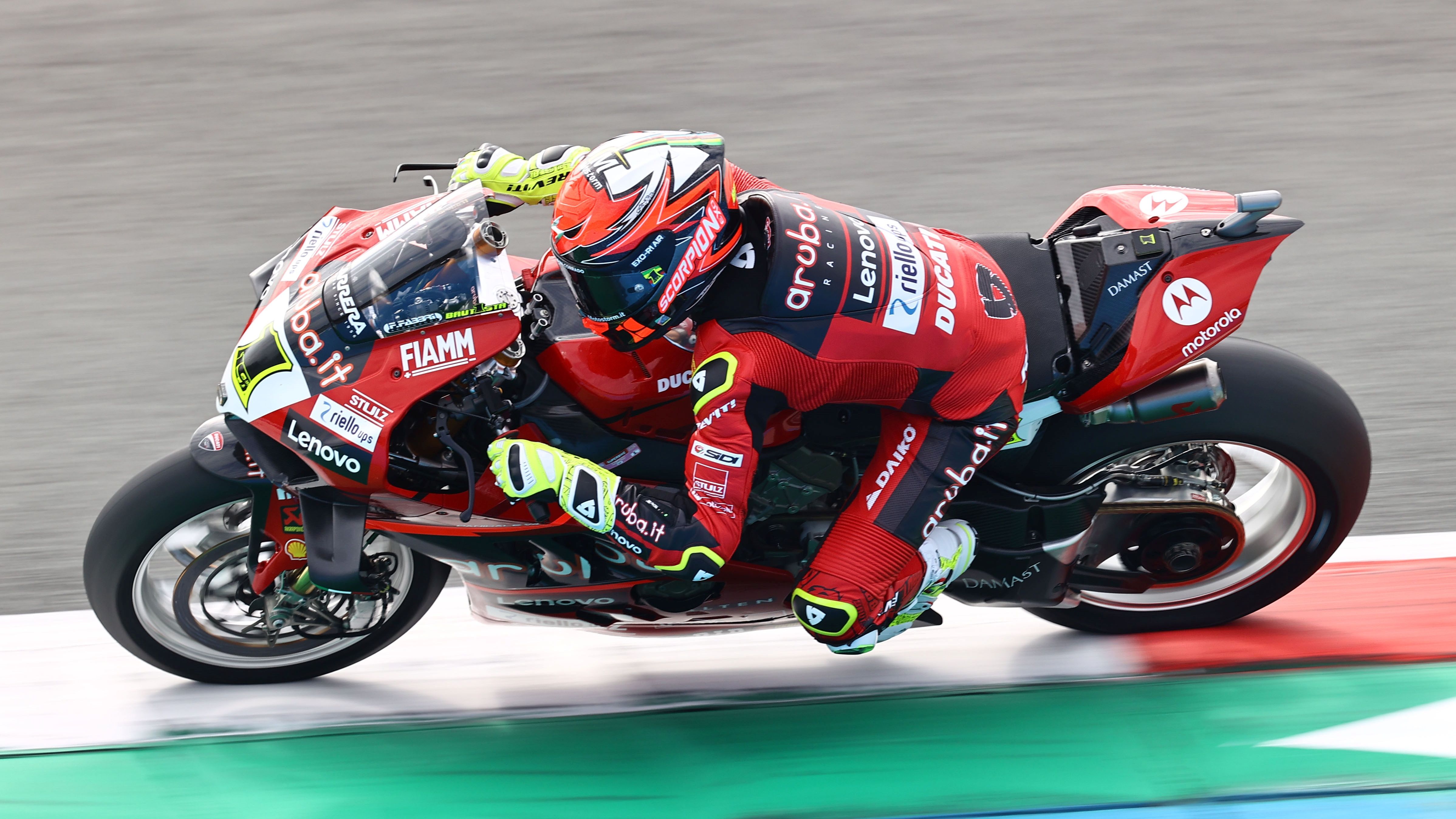 Álvaro Bautista ha ganado la primera carrera en Assen