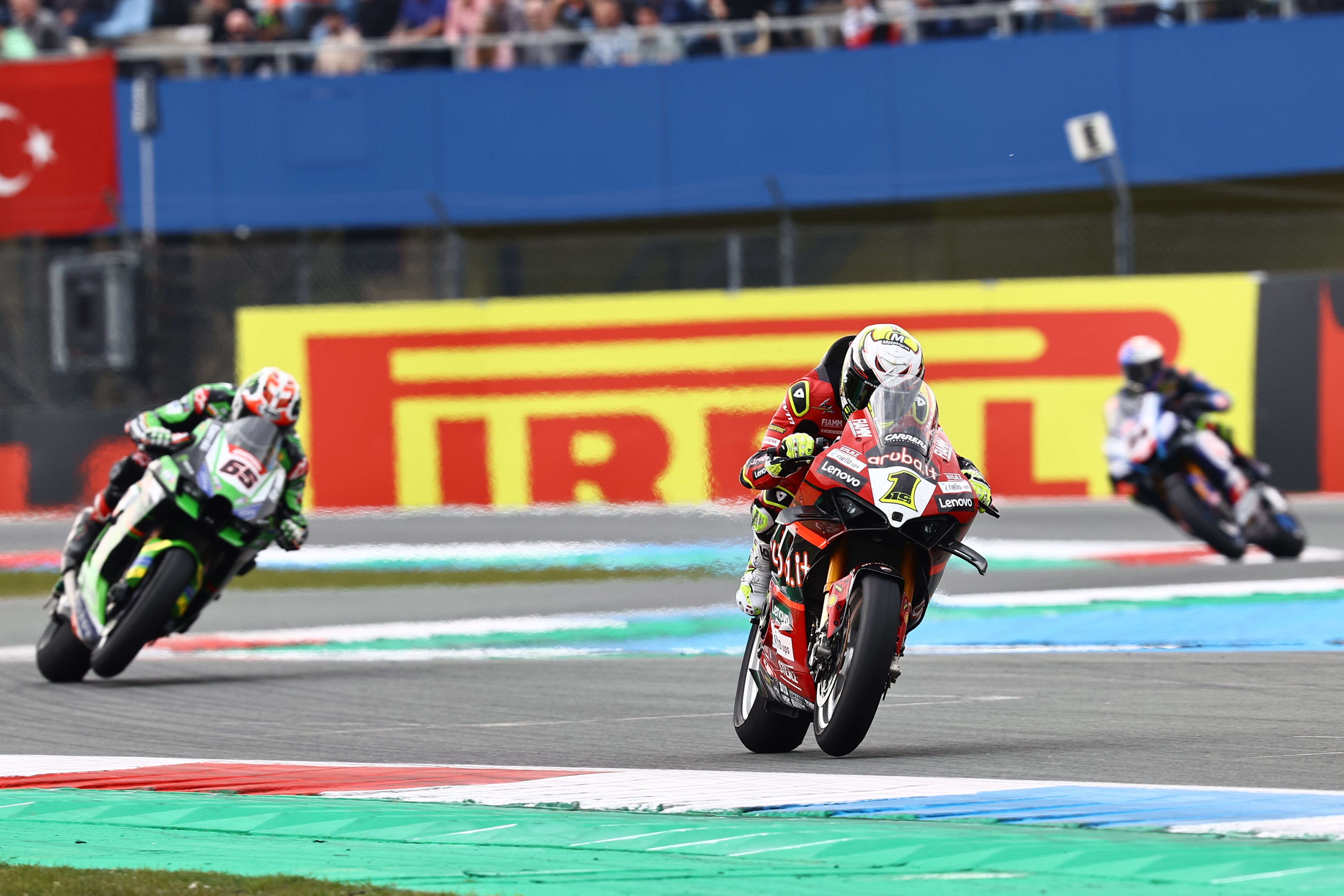 Álvaro Bautista se va de Jonathan Rea y Toprak Razgatlioglu, WSBK Assen 2023