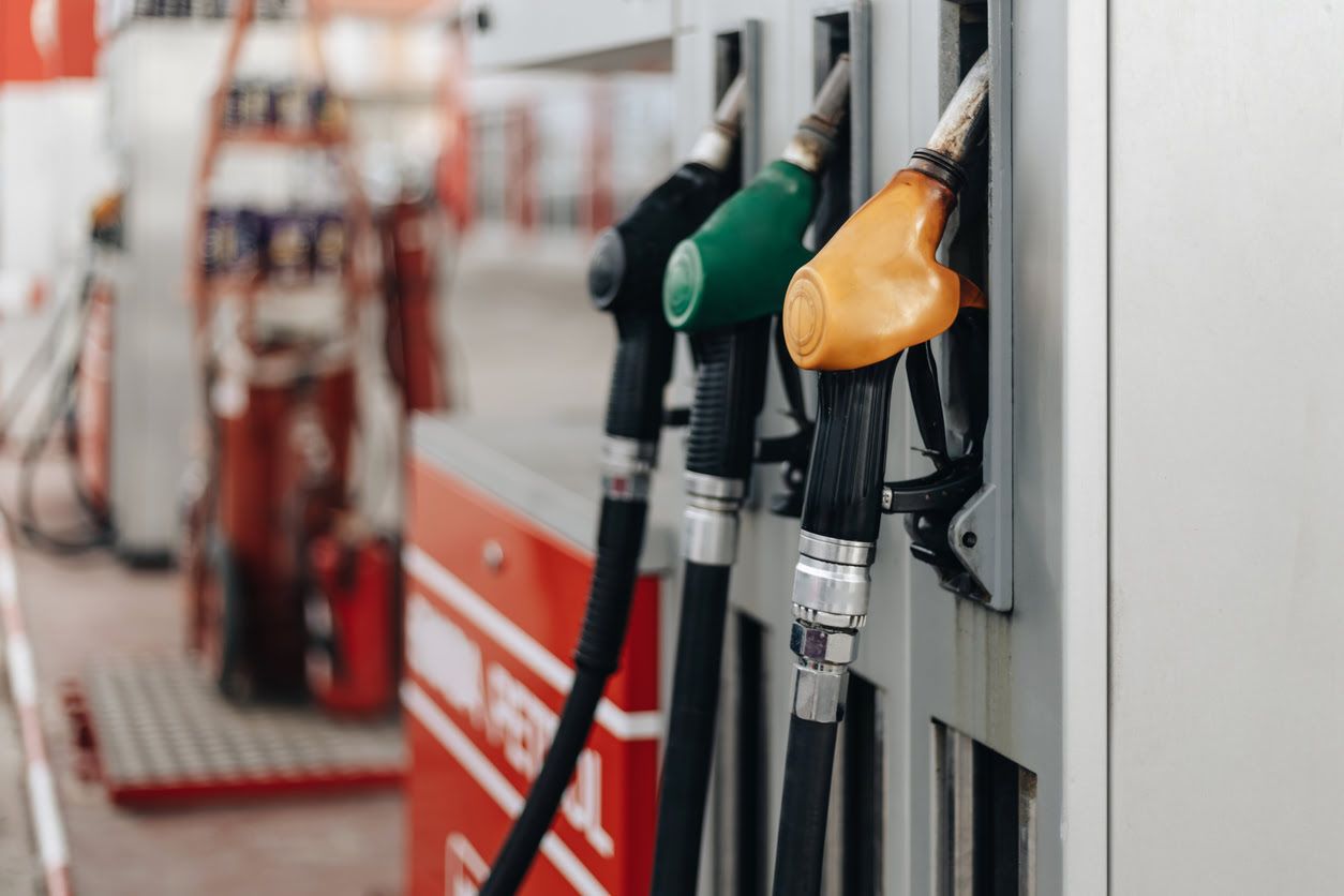Cómo quitar las manchas de gasolina