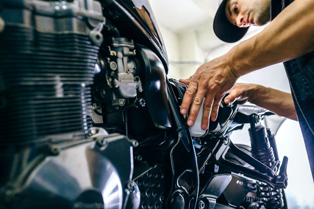Qué es caro de reparar en una moto