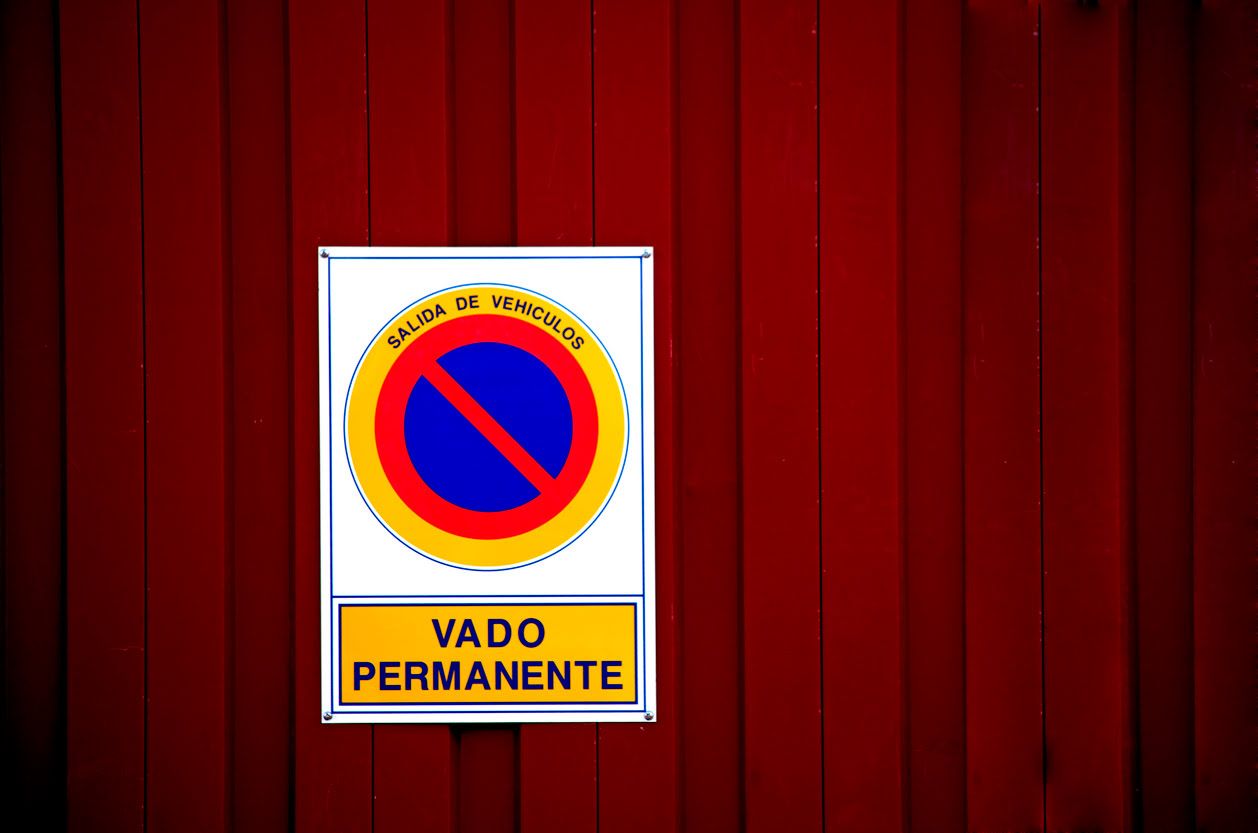 Cuándo se puede aparcar en un vado